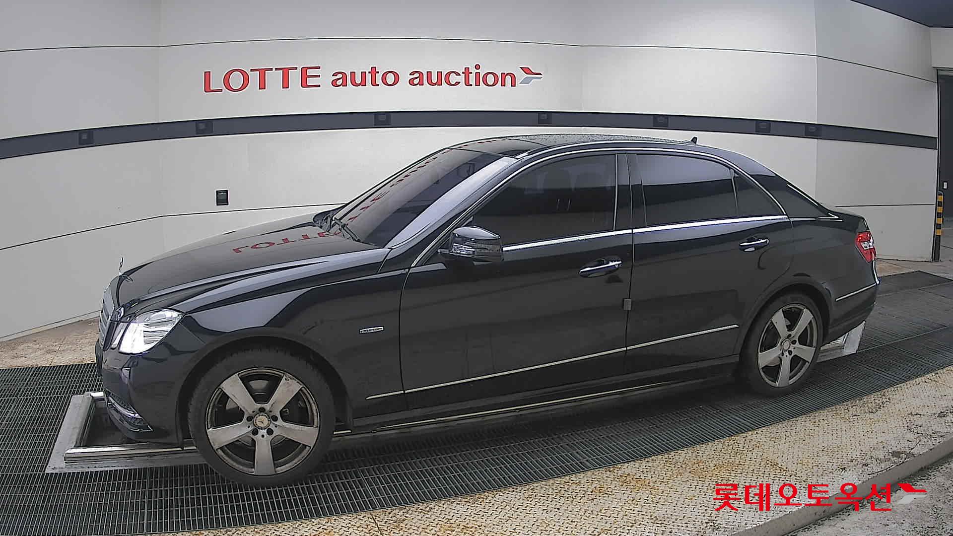 Mercedes-Benz E-Class - 12