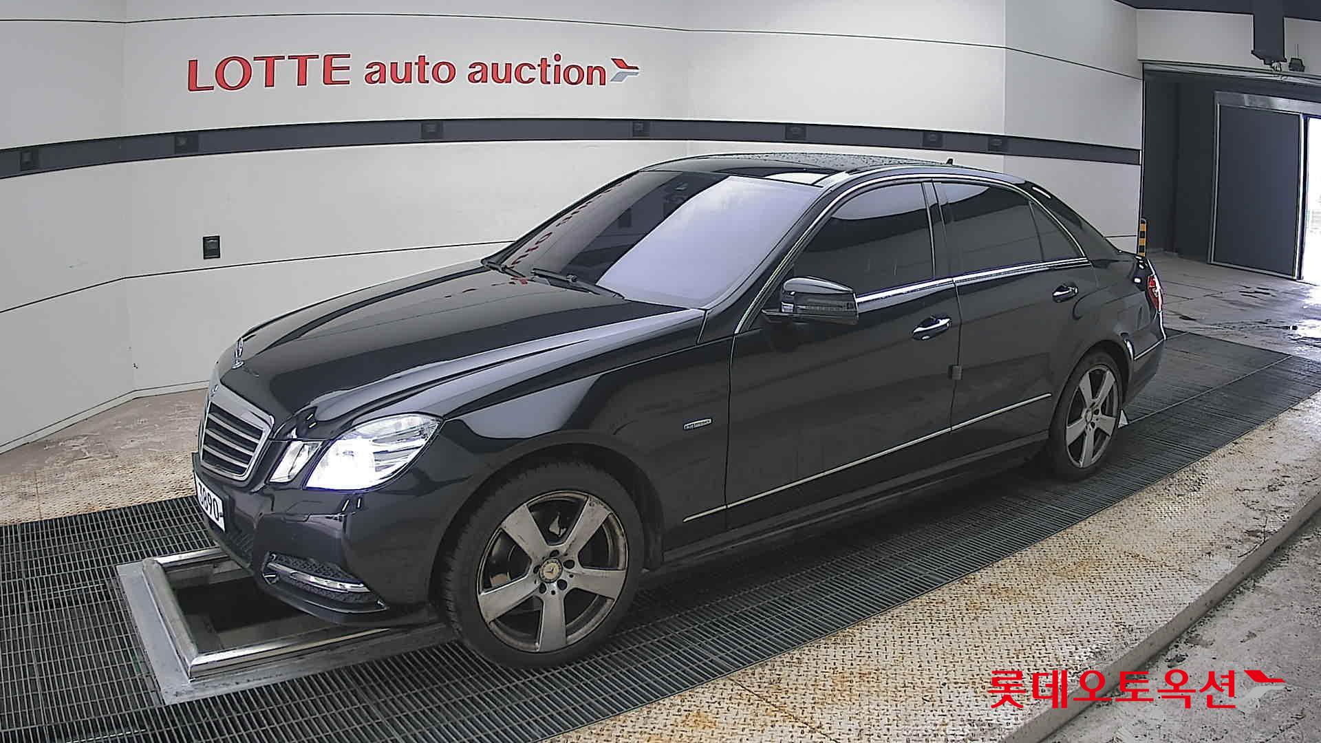 Mercedes-Benz E-Class - 11