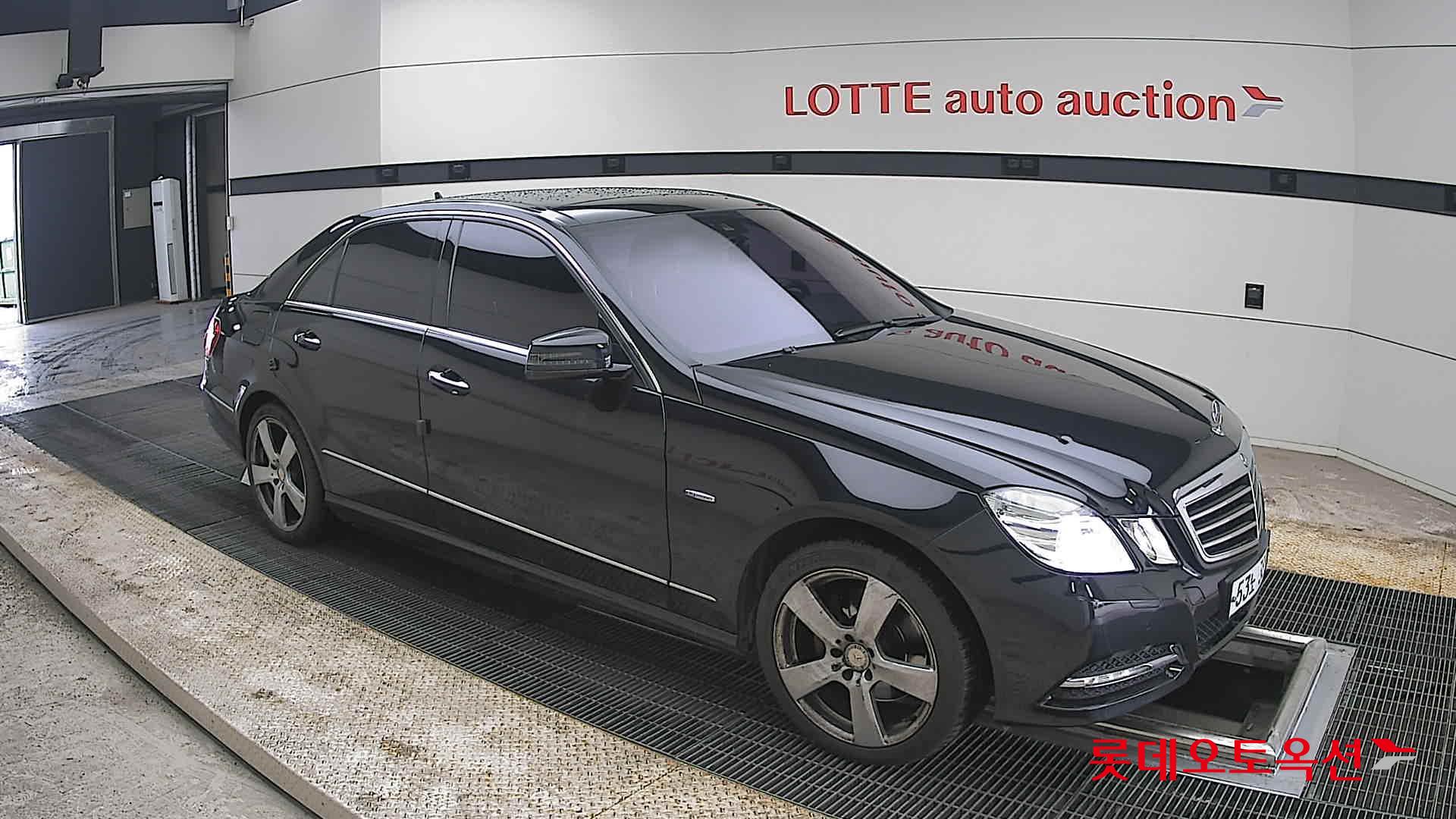 Mercedes-Benz E-Class - 23