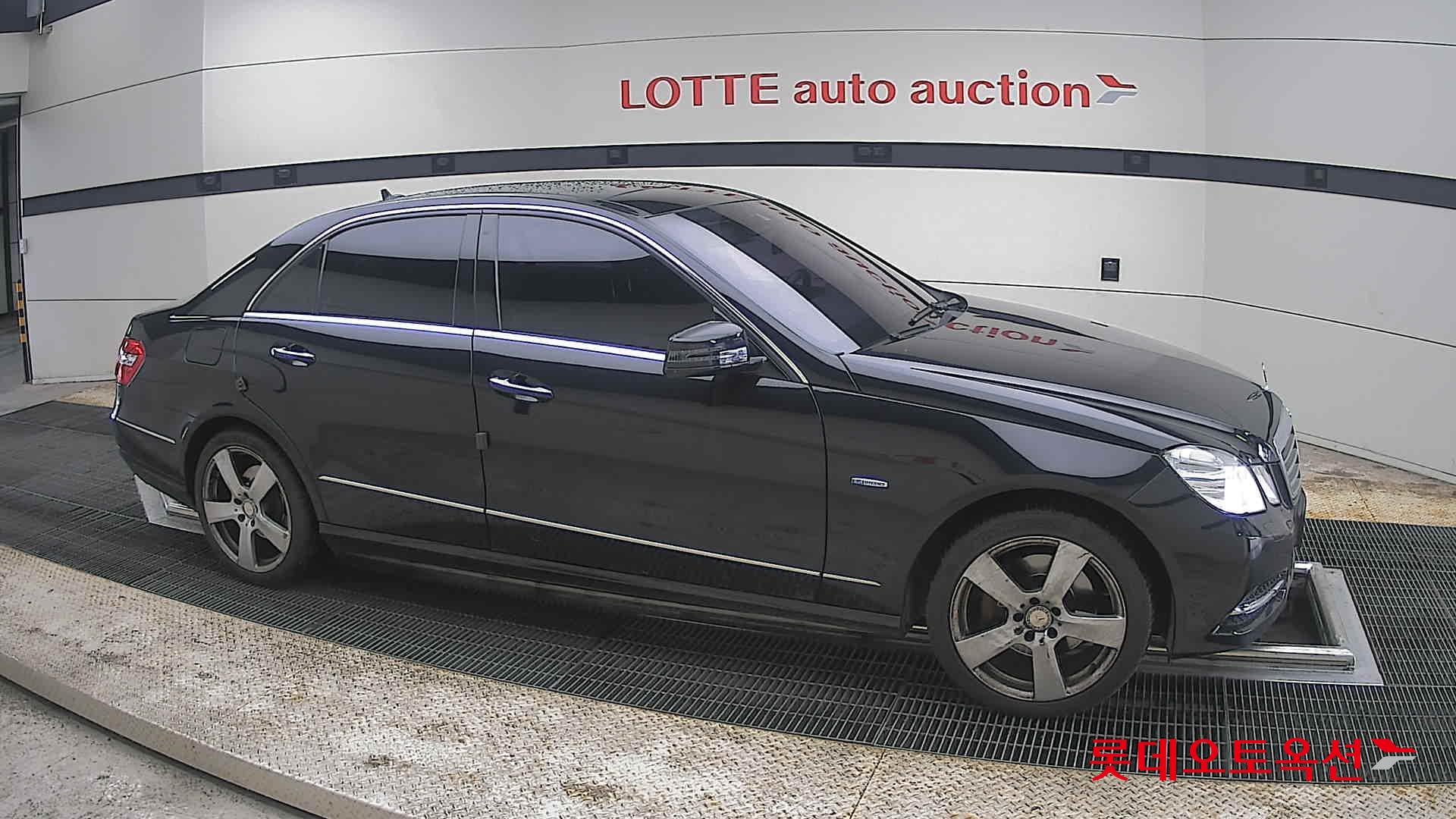 Mercedes-Benz E-Class - 22