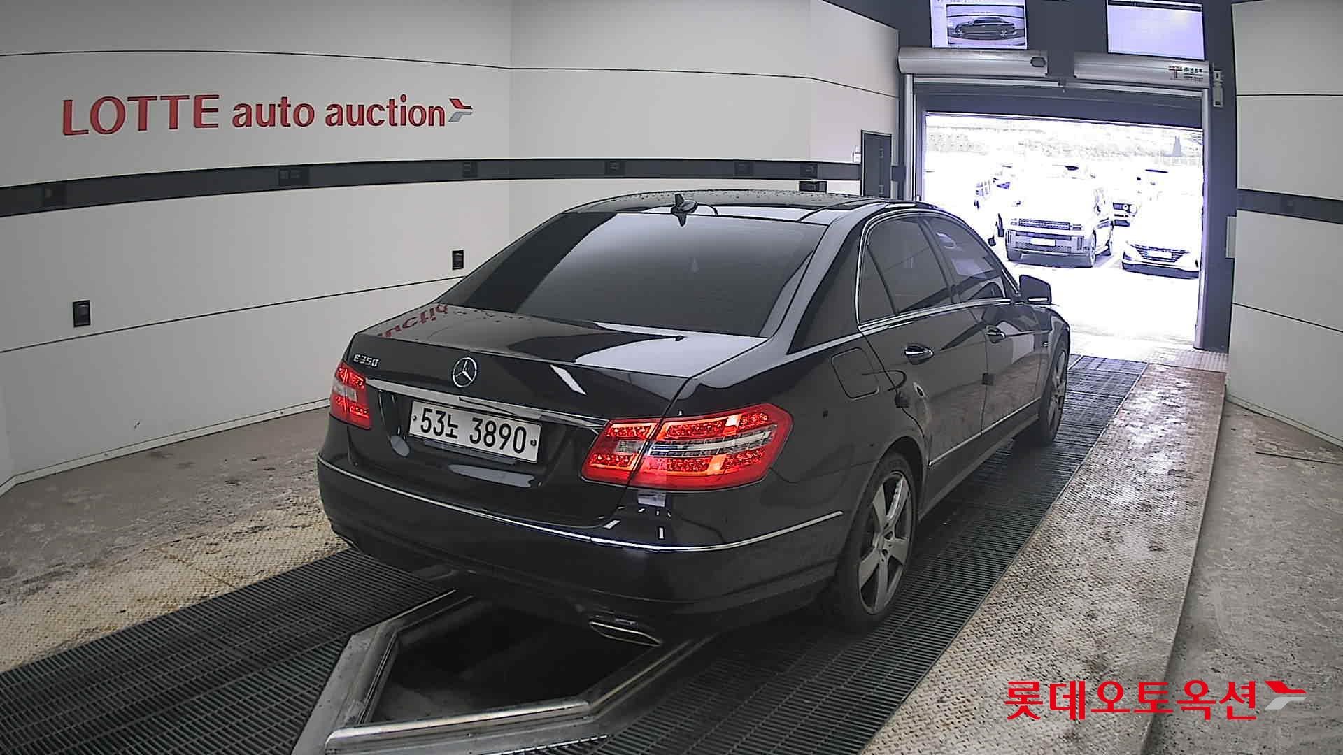 Mercedes-Benz E-Class - 18