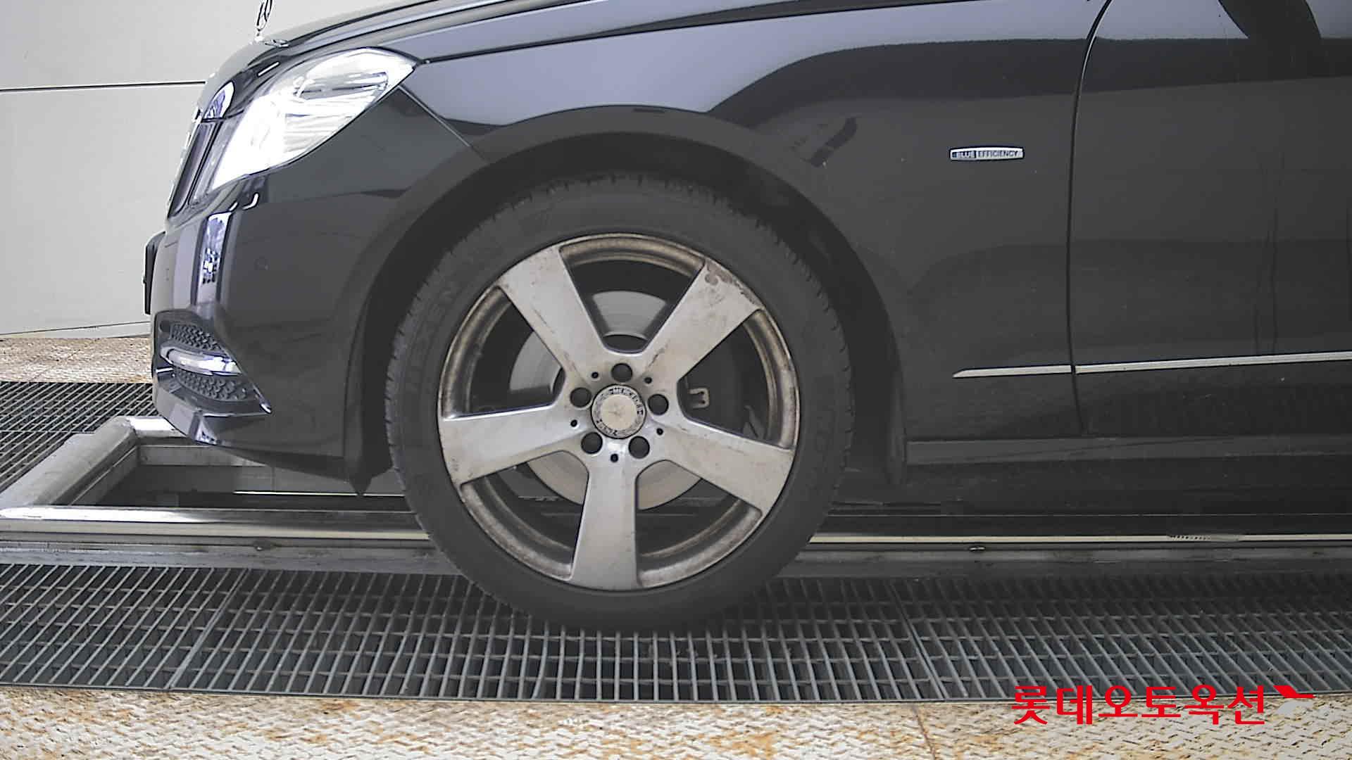 Mercedes-Benz E-Class - 25