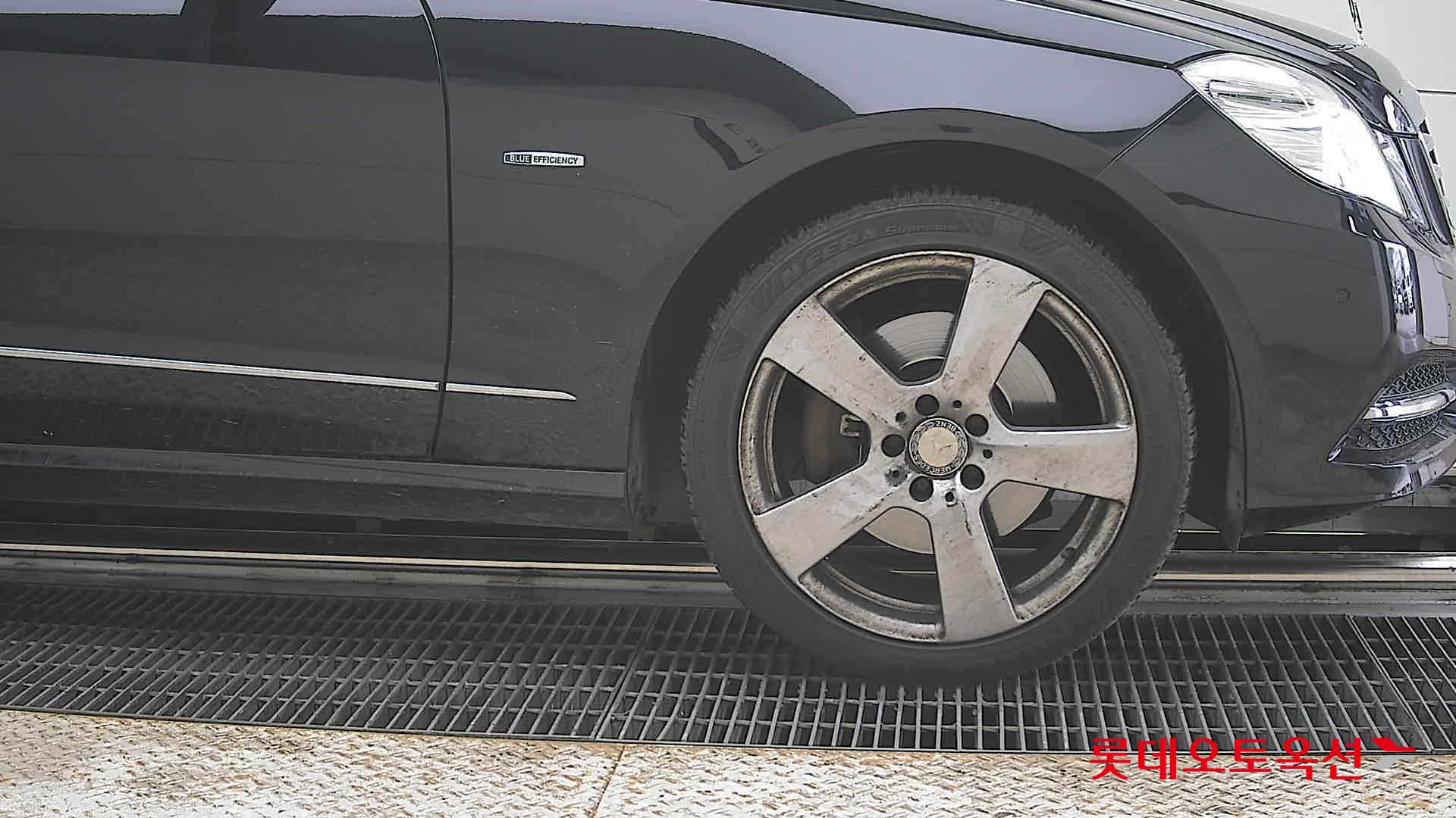 Mercedes-Benz E-Class - 27