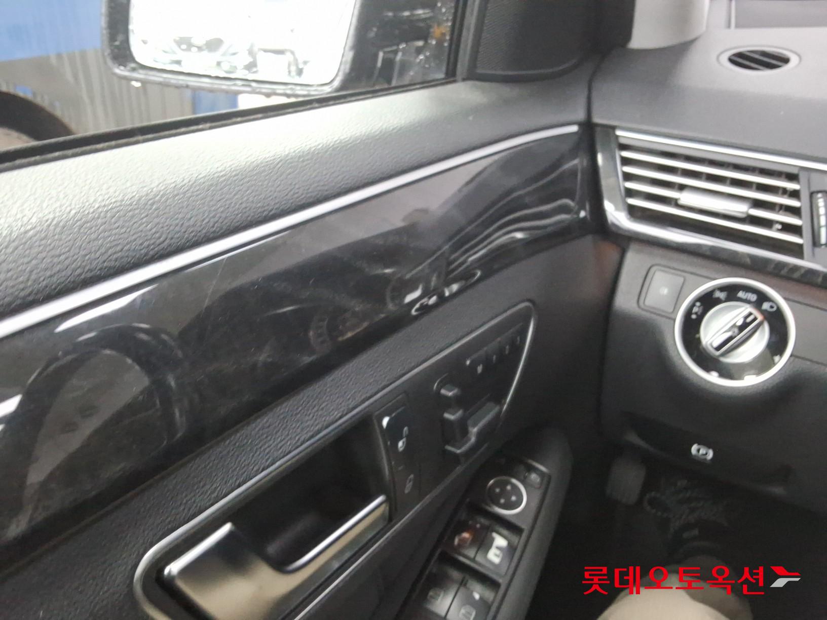 Mercedes-Benz E-Class - 29