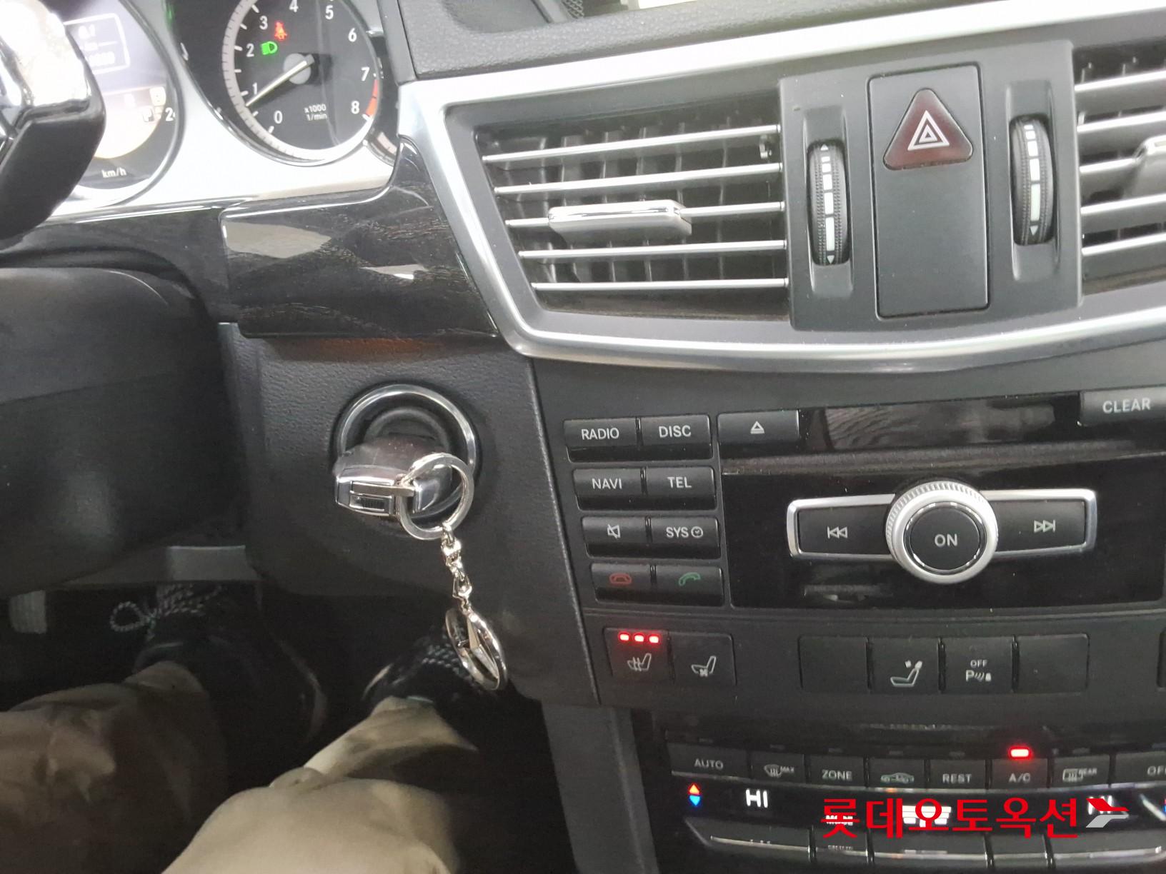 Mercedes-Benz E-Class - 34