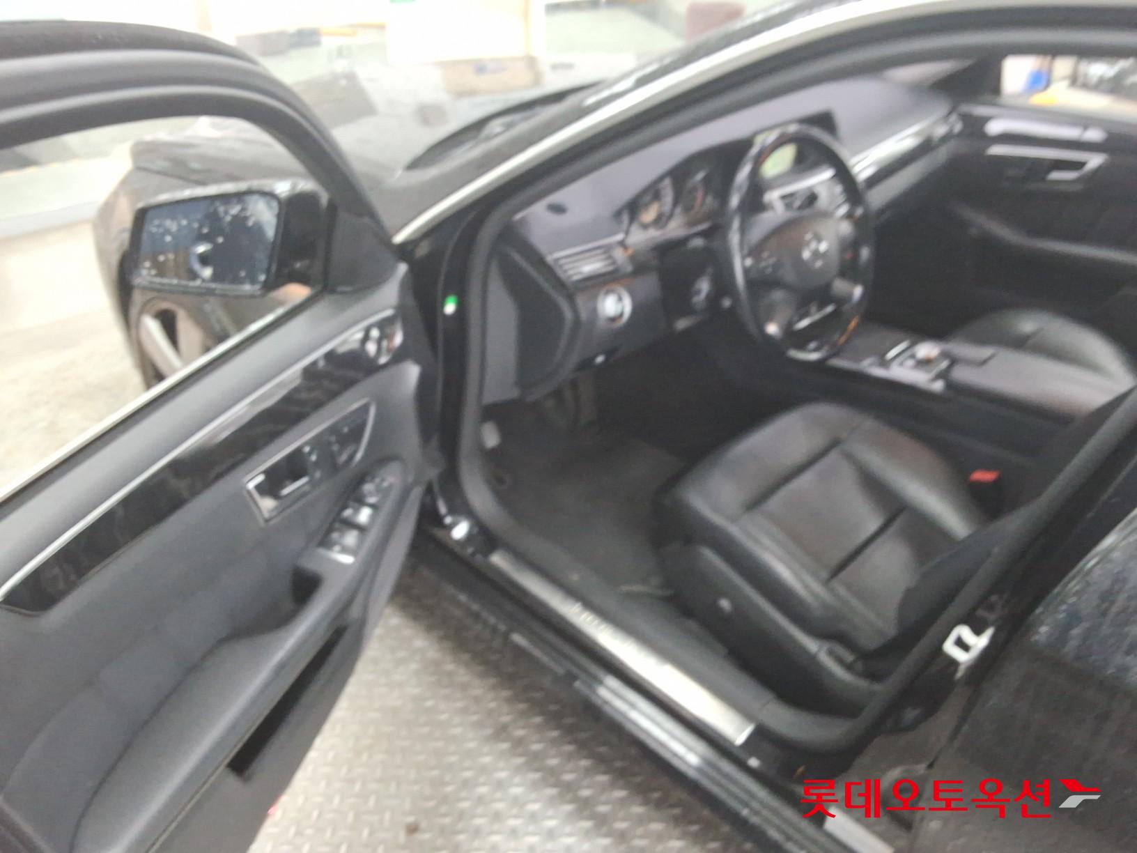Mercedes-Benz E-Class - 36
