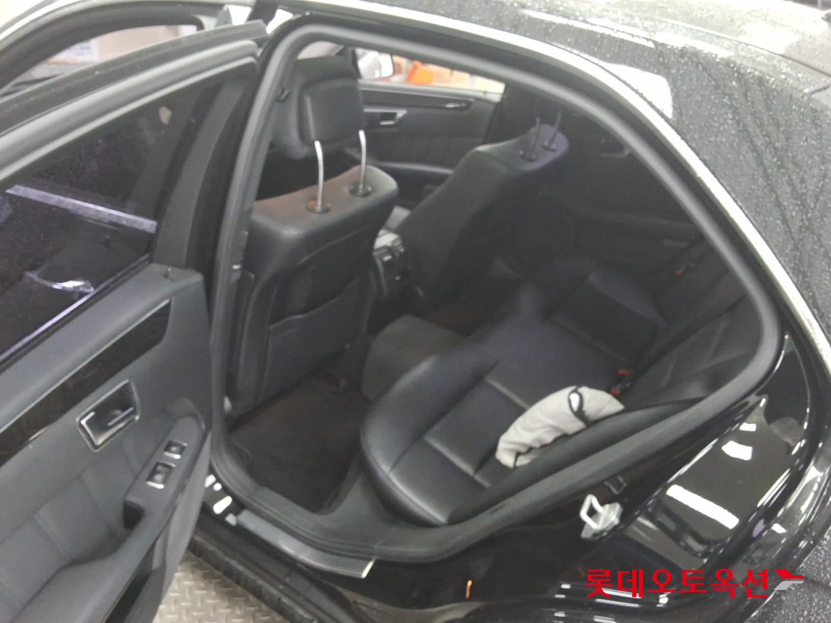 Mercedes-Benz E-Class - 37