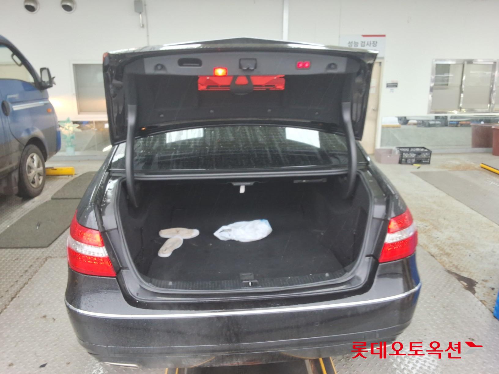 Mercedes-Benz E-Class - 9