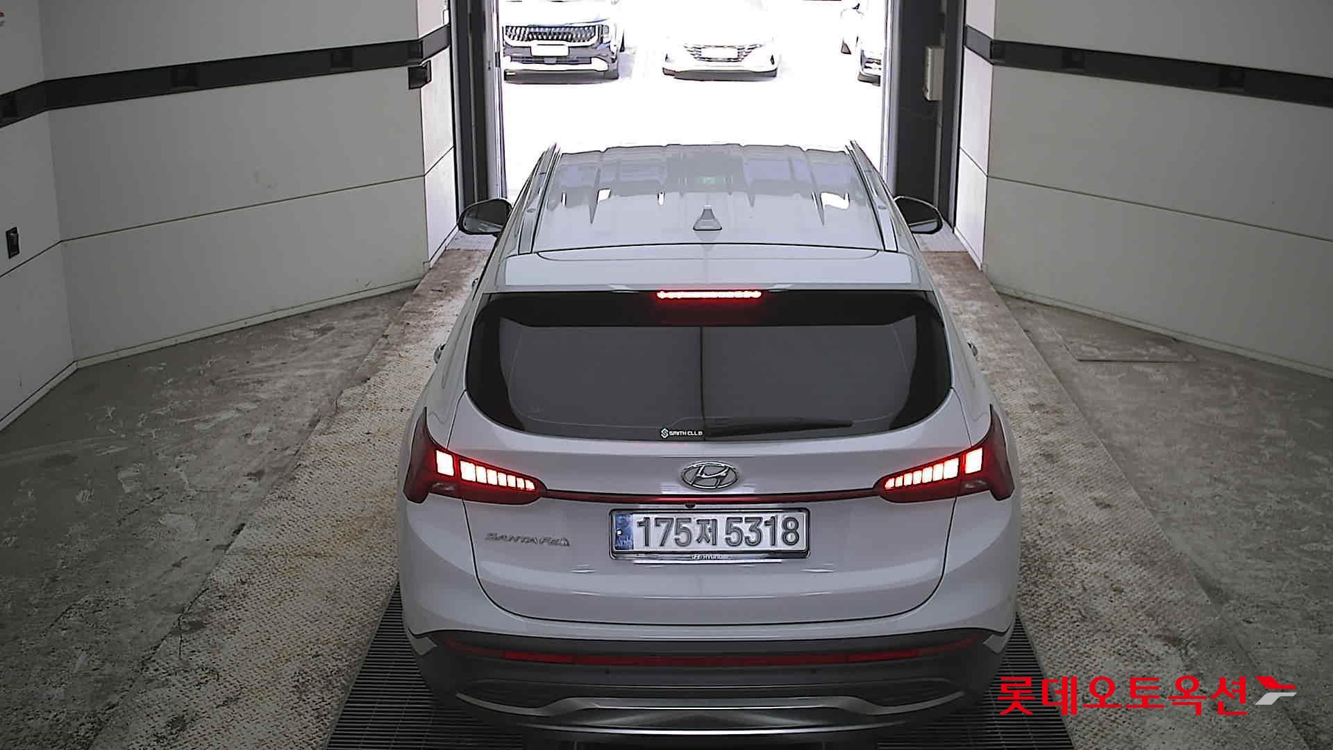 Hyundai Santa Fe 2021 - Image 17