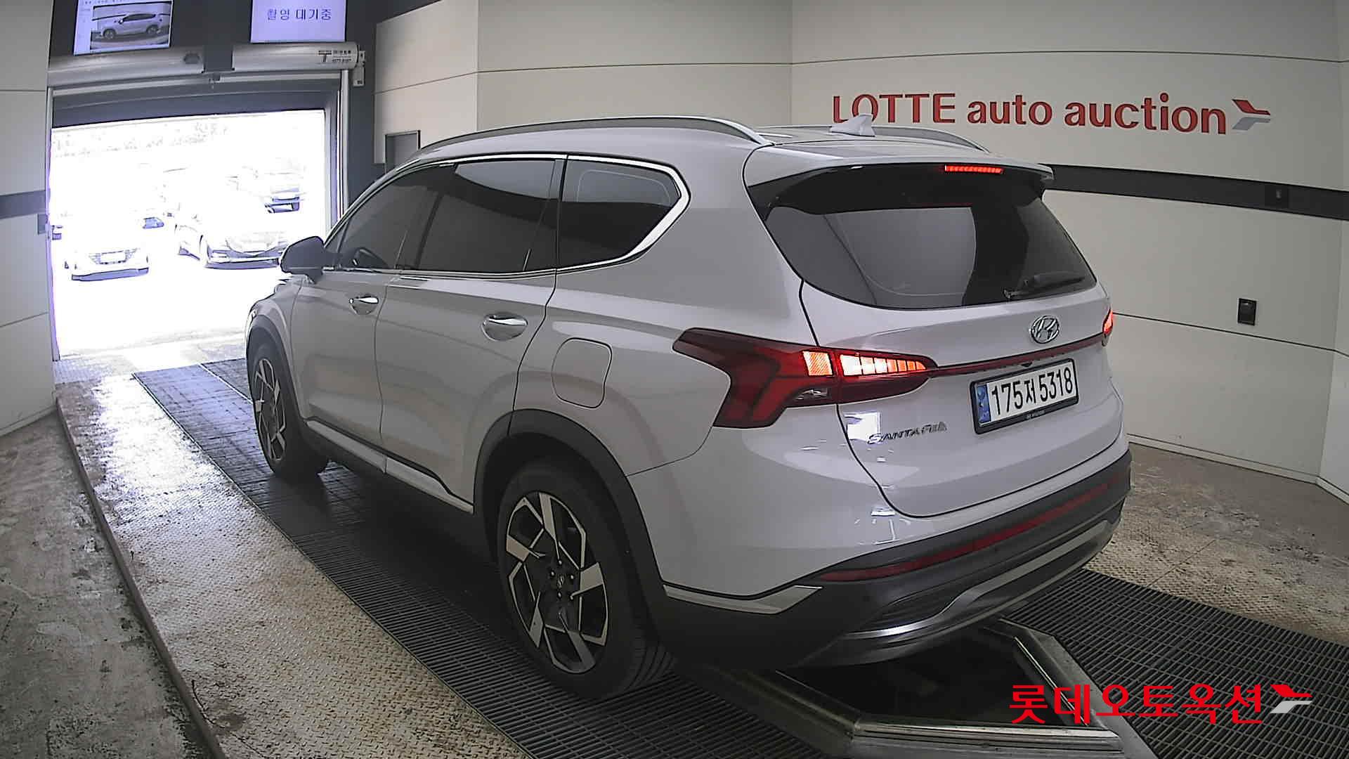 Hyundai Santa Fe 2021 - Image 4
