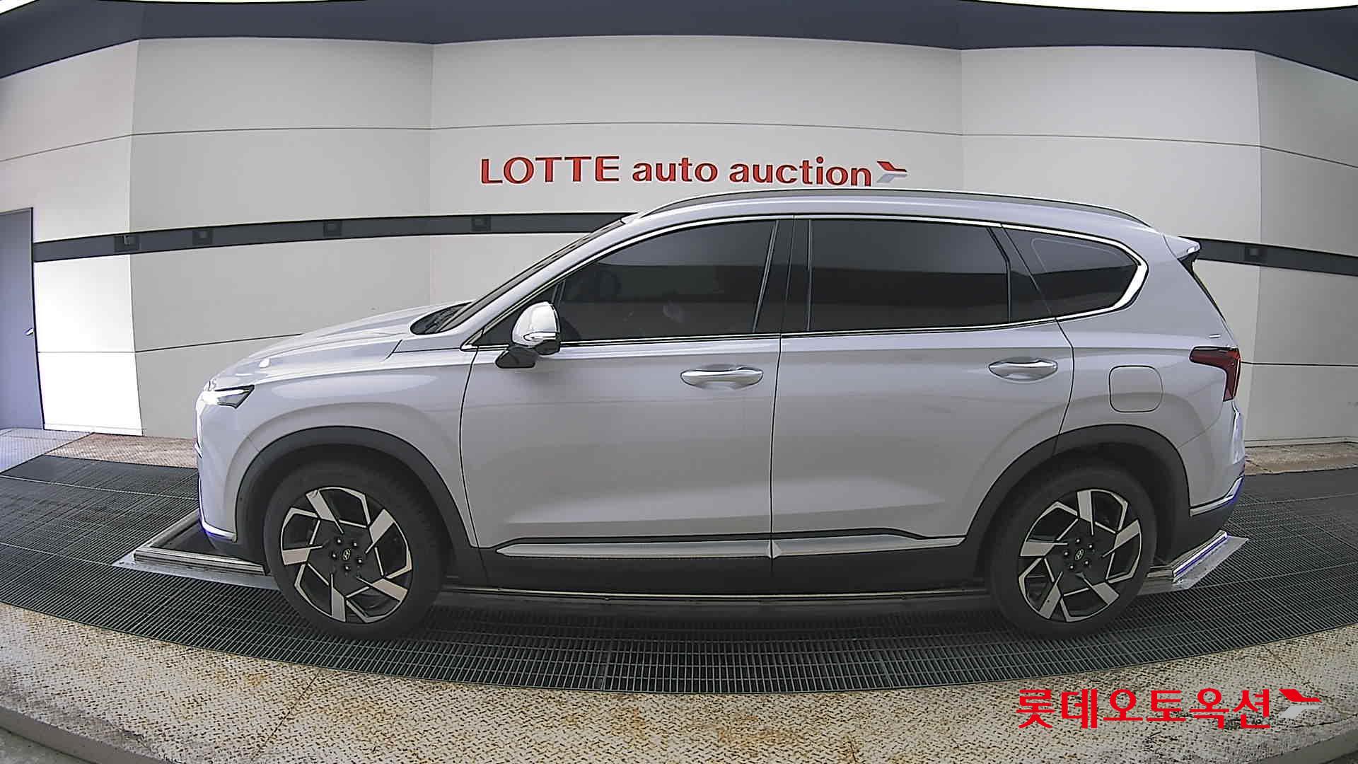 Hyundai Santa Fe 2021 - Image 13