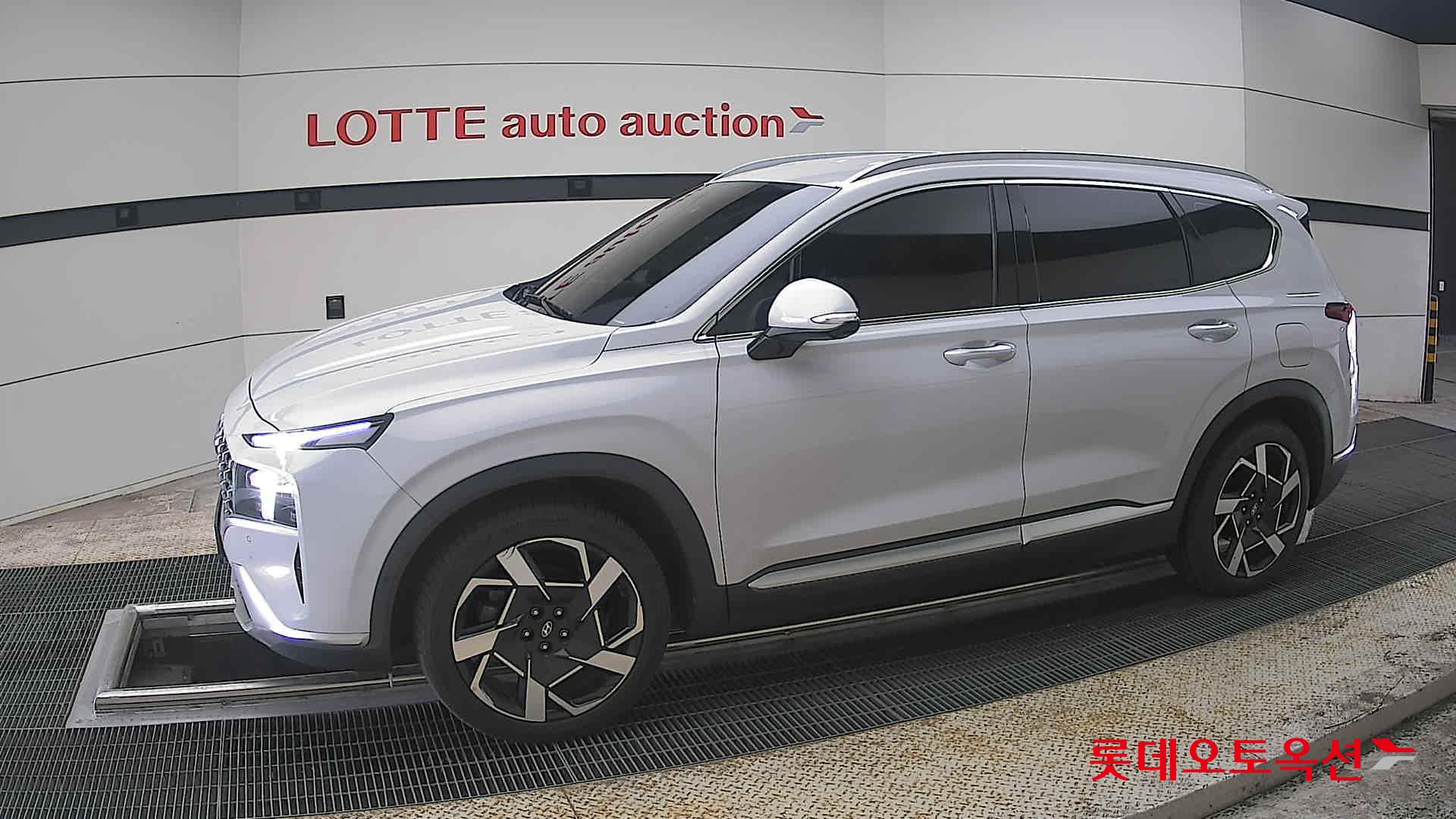 Hyundai Santa Fe 2021 - Image 12