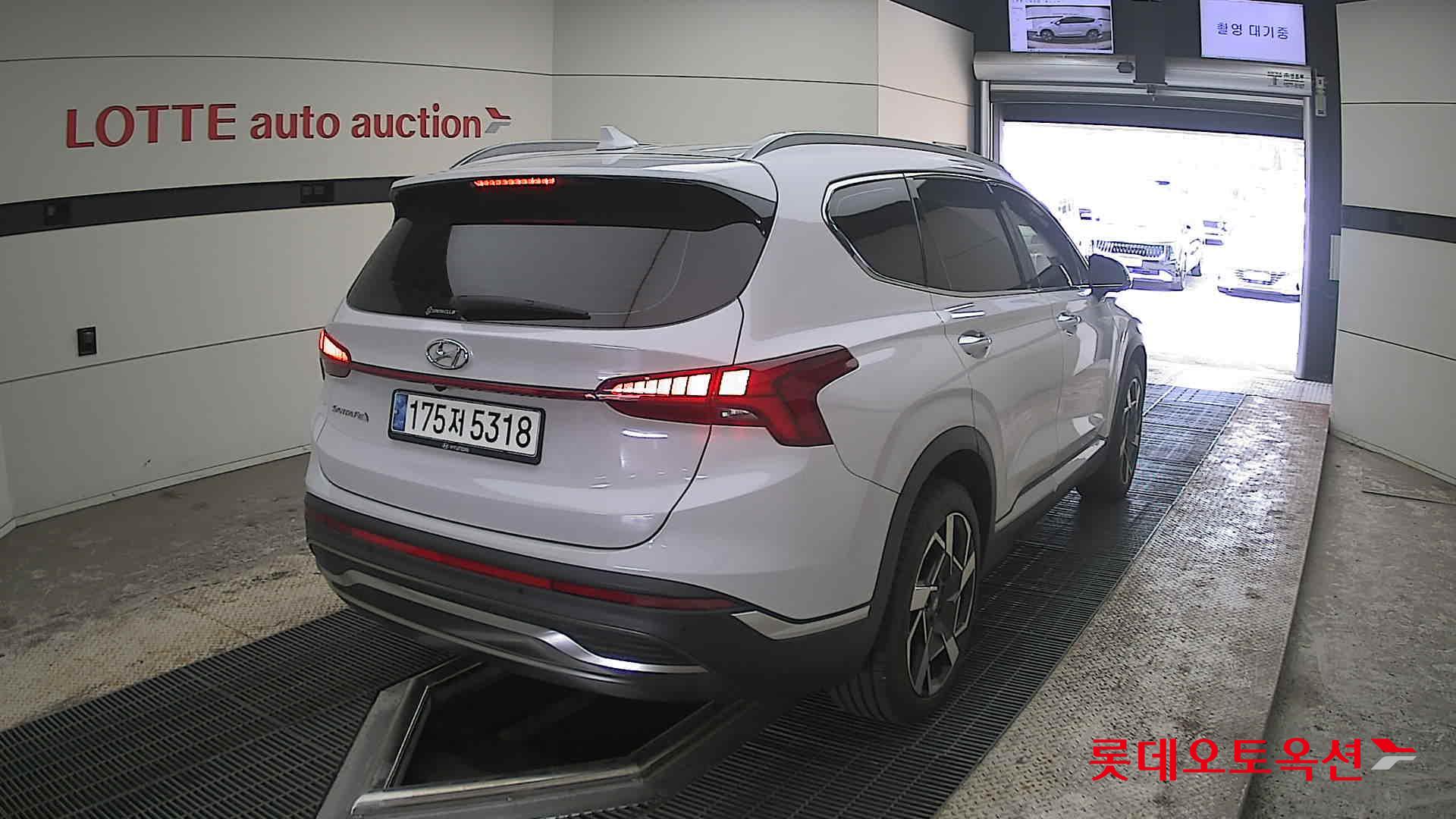 Hyundai Santa Fe 2021 - Image 18