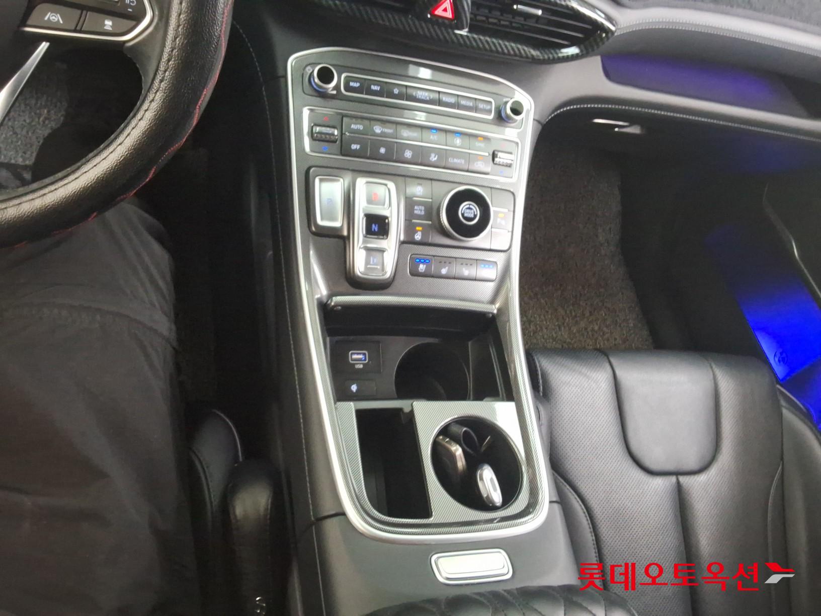 Hyundai Santa Fe 2021 - Image 32