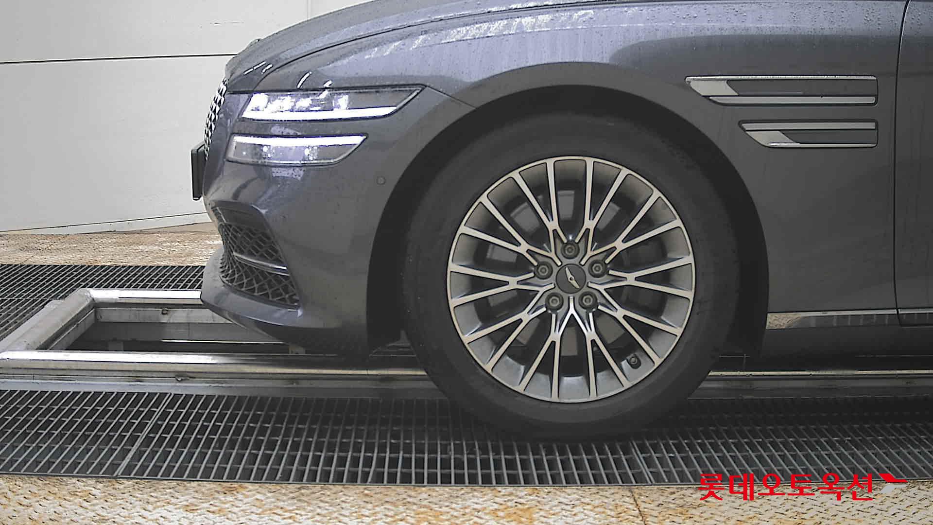 Genesis G80 - 25