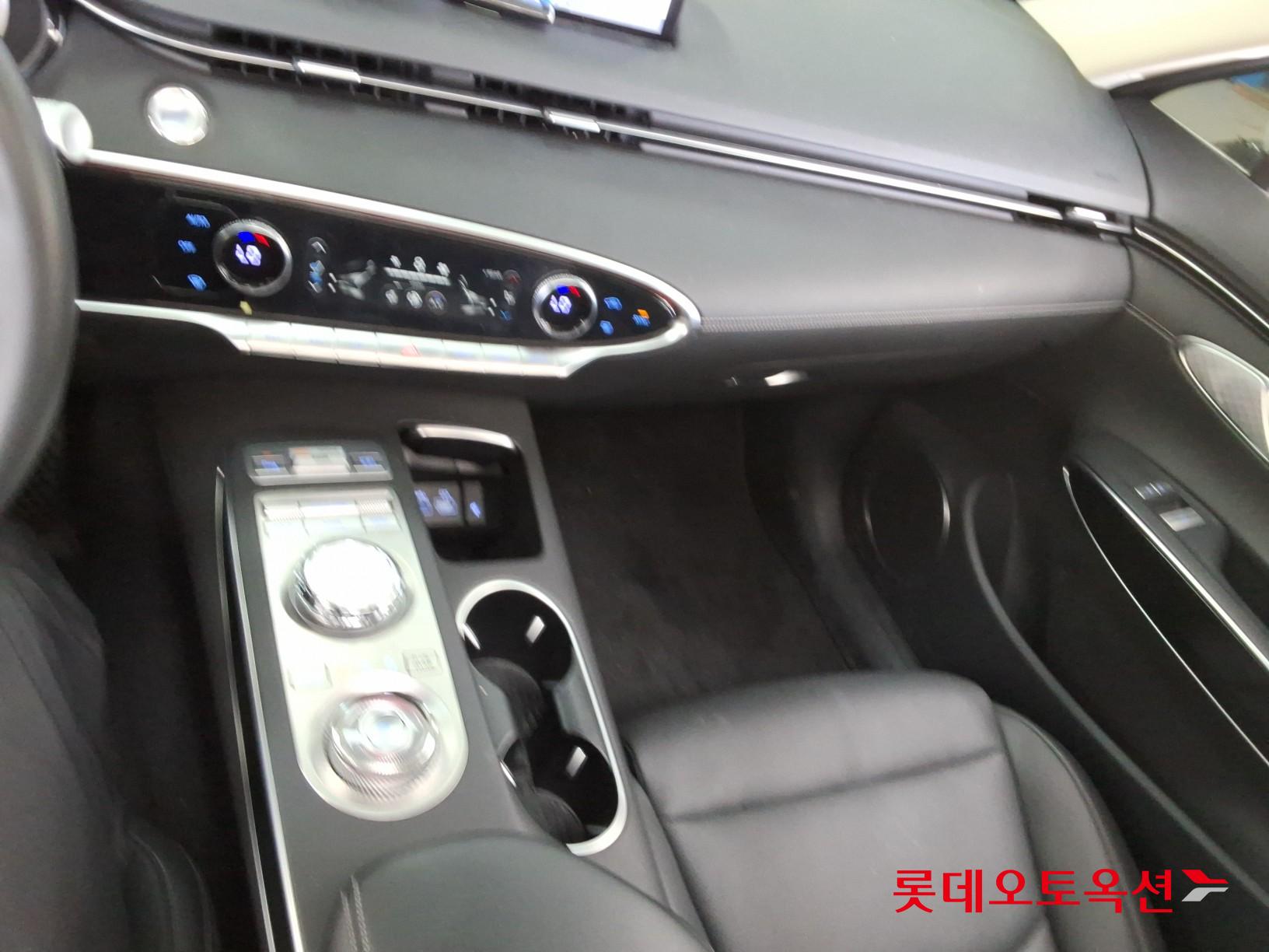 جينيسيس GV70 2021 - صورة 35