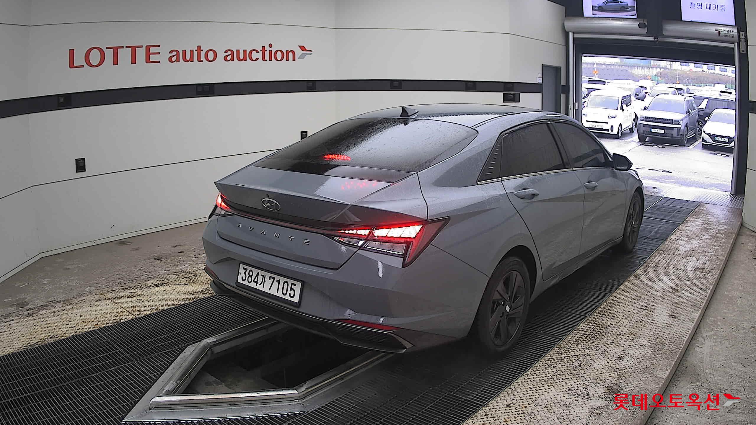 Hyundai Elantra - 5