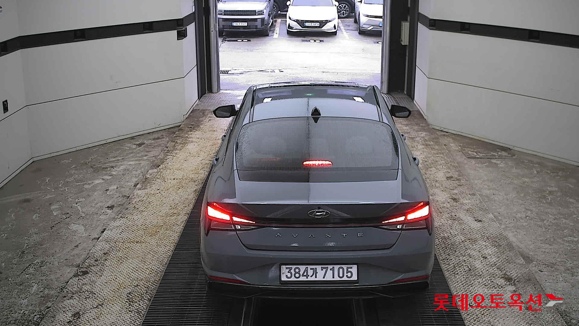 Hyundai Elantra - 17