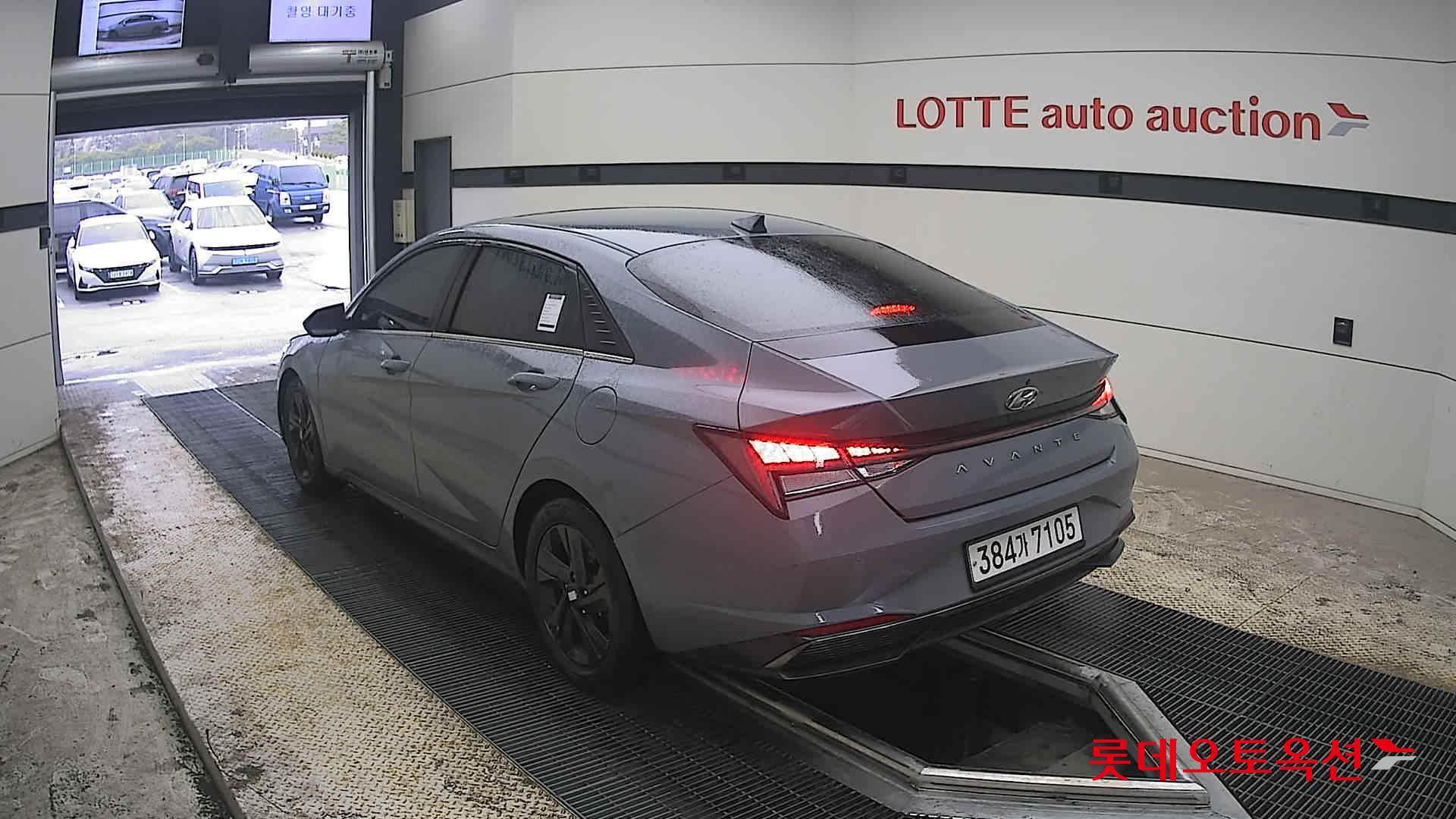 Hyundai Elantra - 4