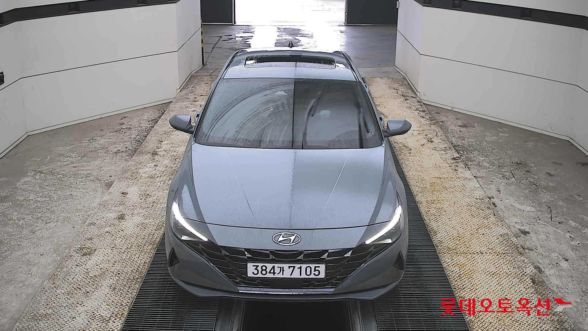 Hyundai Elantra - 1