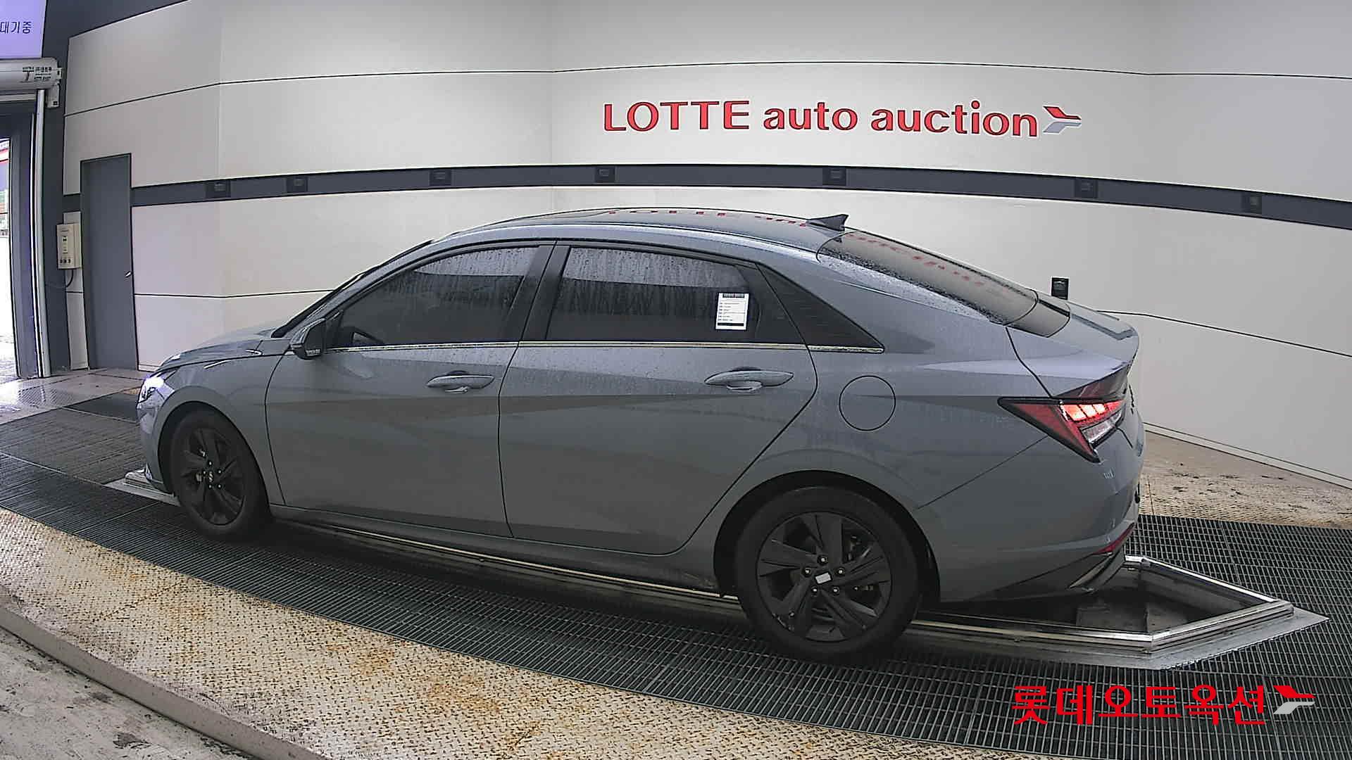 Hyundai Elantra - 14