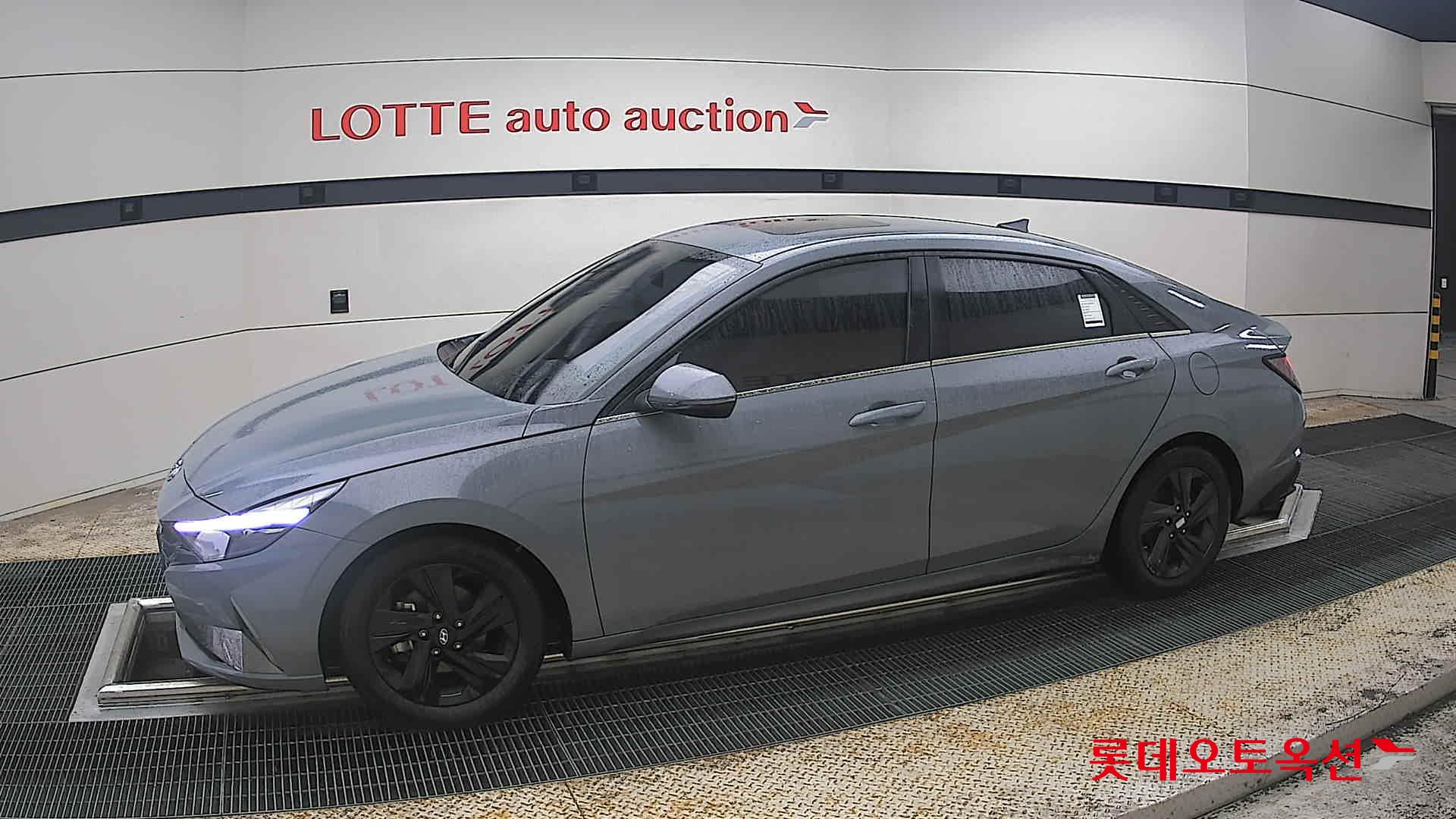 Hyundai Elantra - 12