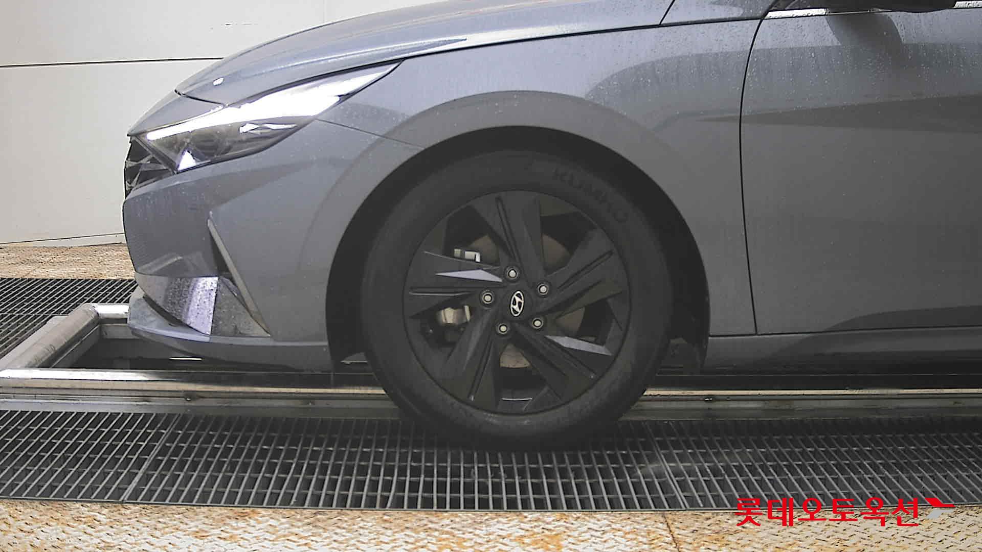 Hyundai Elantra - 25