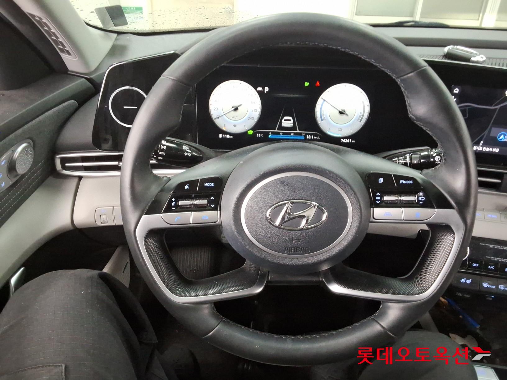 Hyundai Elantra - 30