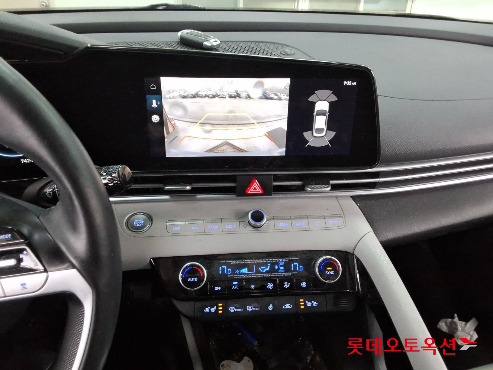 Hyundai Elantra - 32