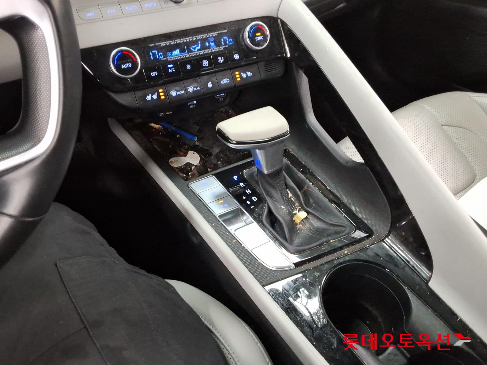 Hyundai Elantra - 33