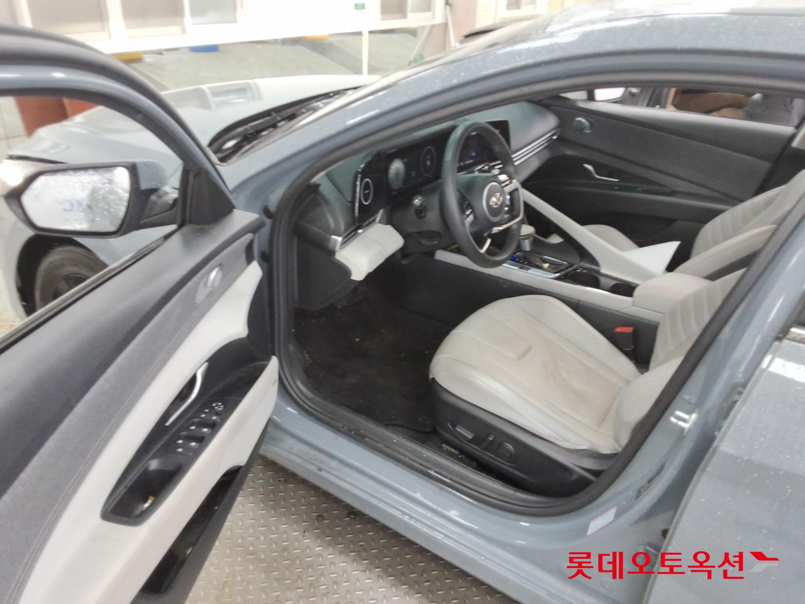 Hyundai Elantra - 37