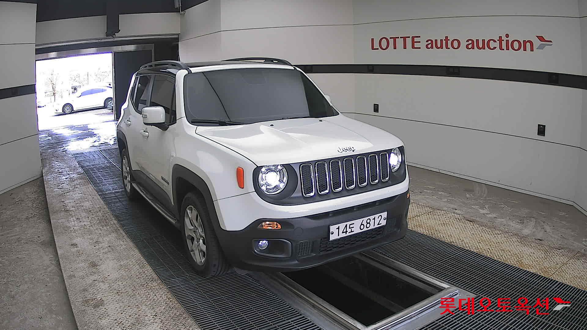 كرايسلر جيب رينيجيد - 24