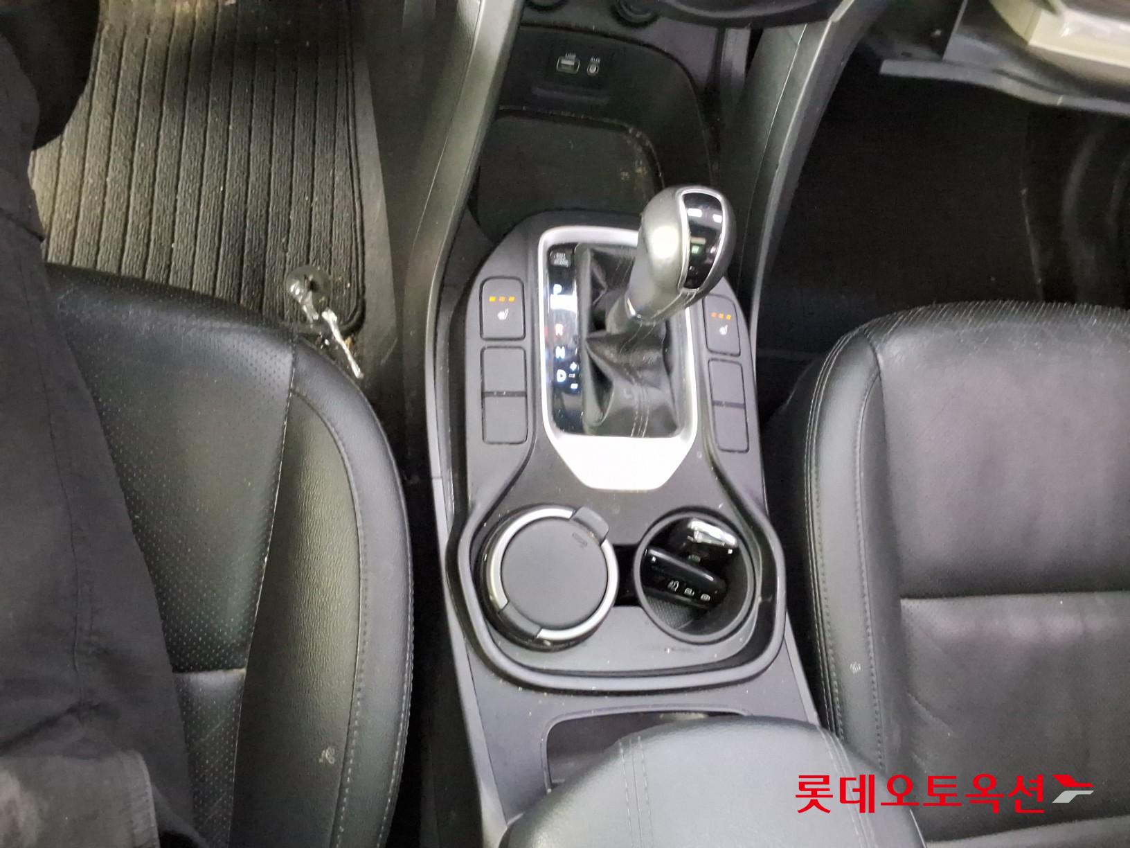 Hyundai Santa Fe 2016 - Image 32