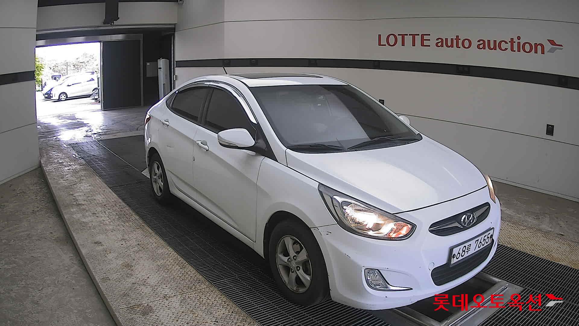Hyundai Accent 2012 - Image 6