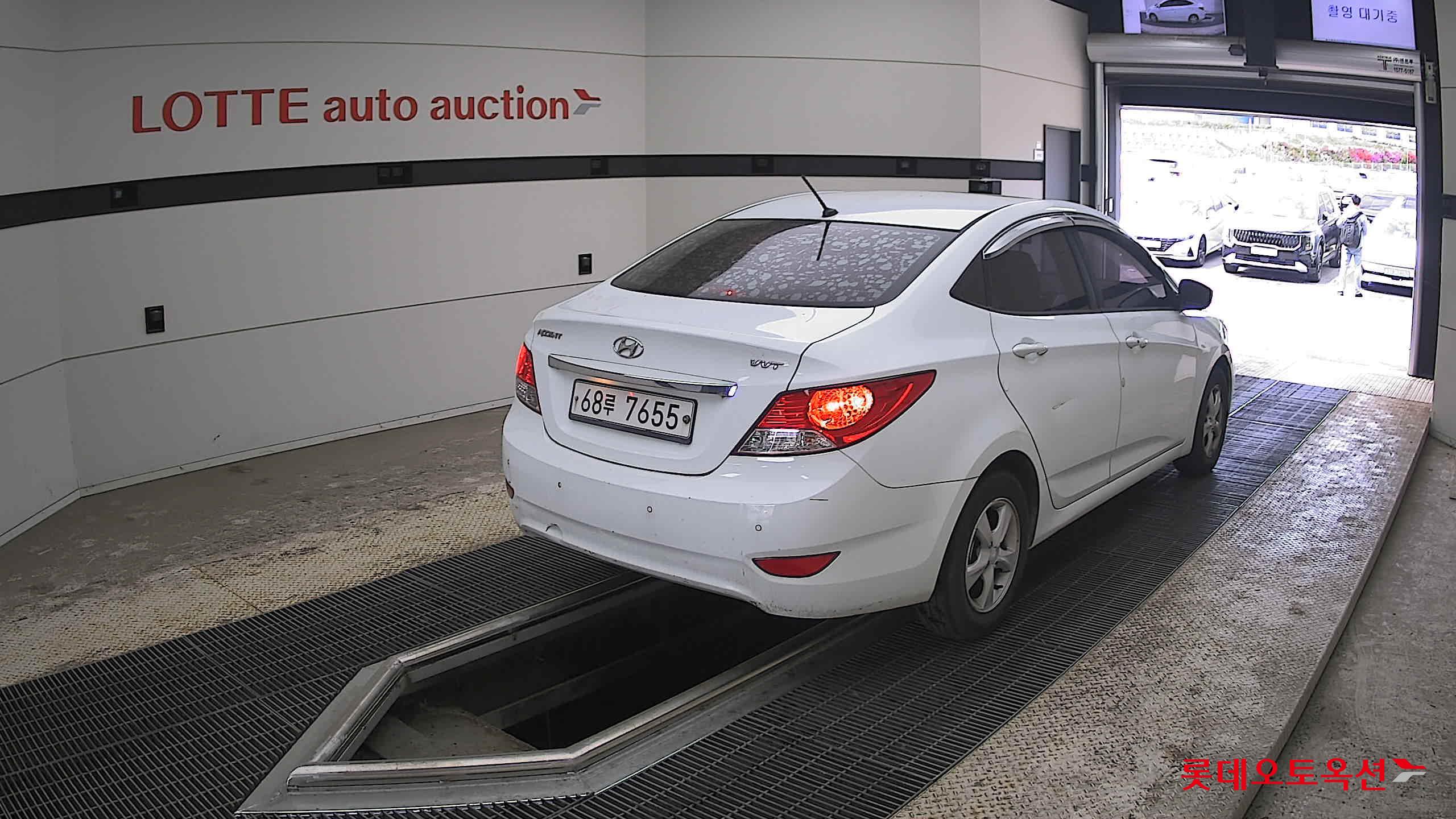 Hyundai Accent 2012 - Image 5