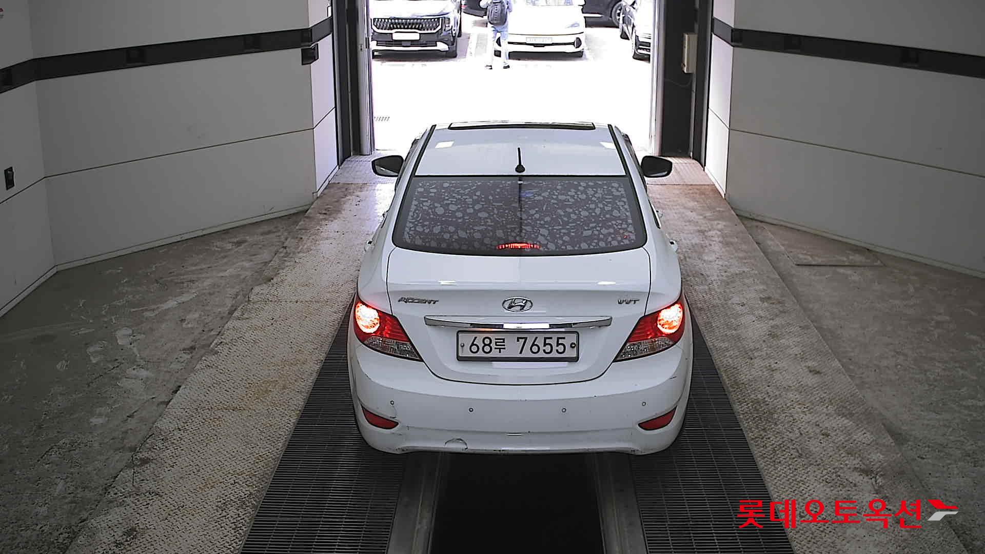 Hyundai Accent 2012 - Image 17