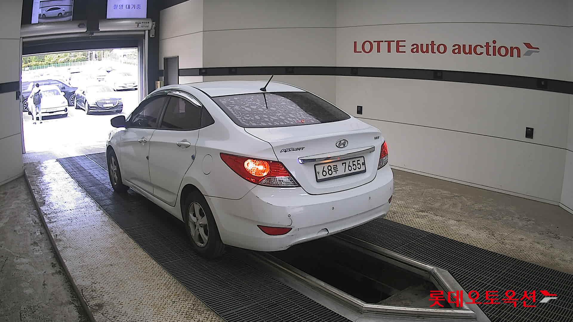 Hyundai Accent 2012 - Image 4