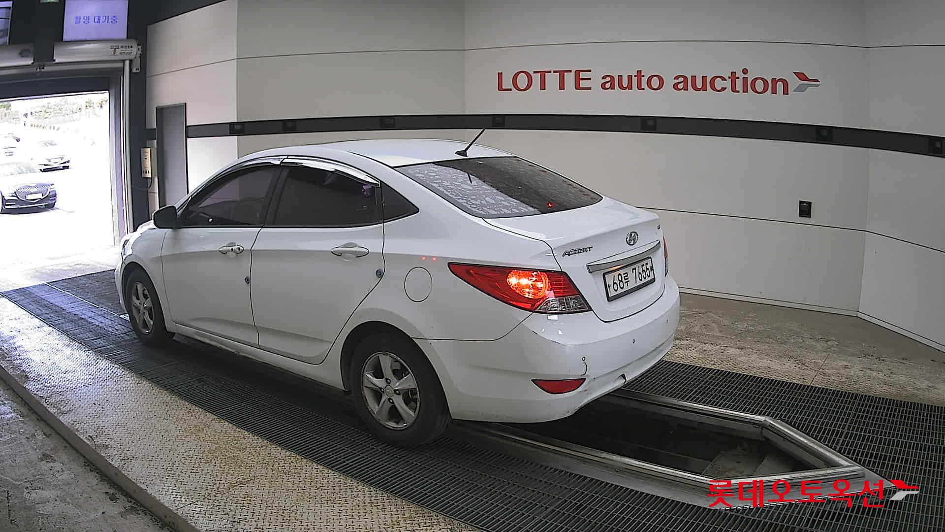 Hyundai Accent 2012 - Image 15