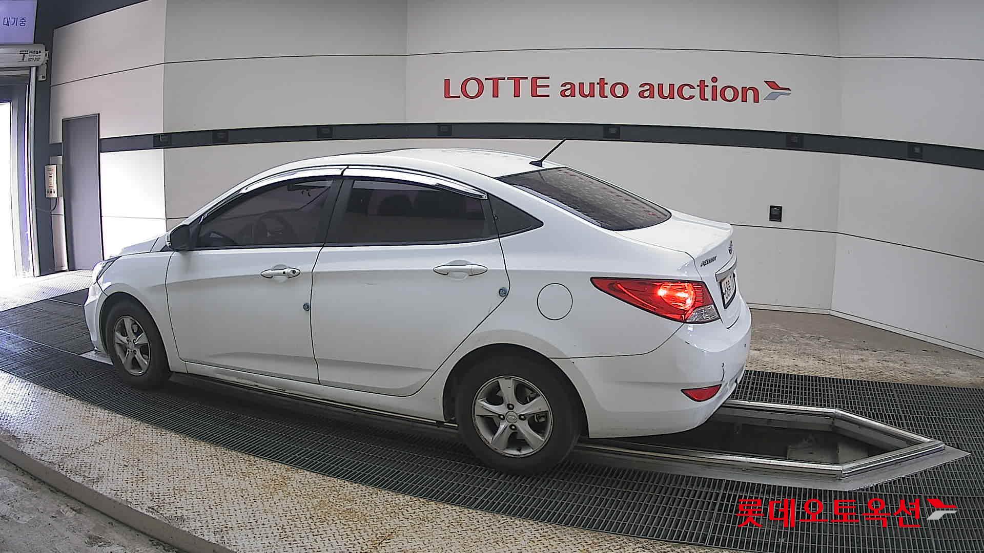 Hyundai Accent 2012 - Image 14