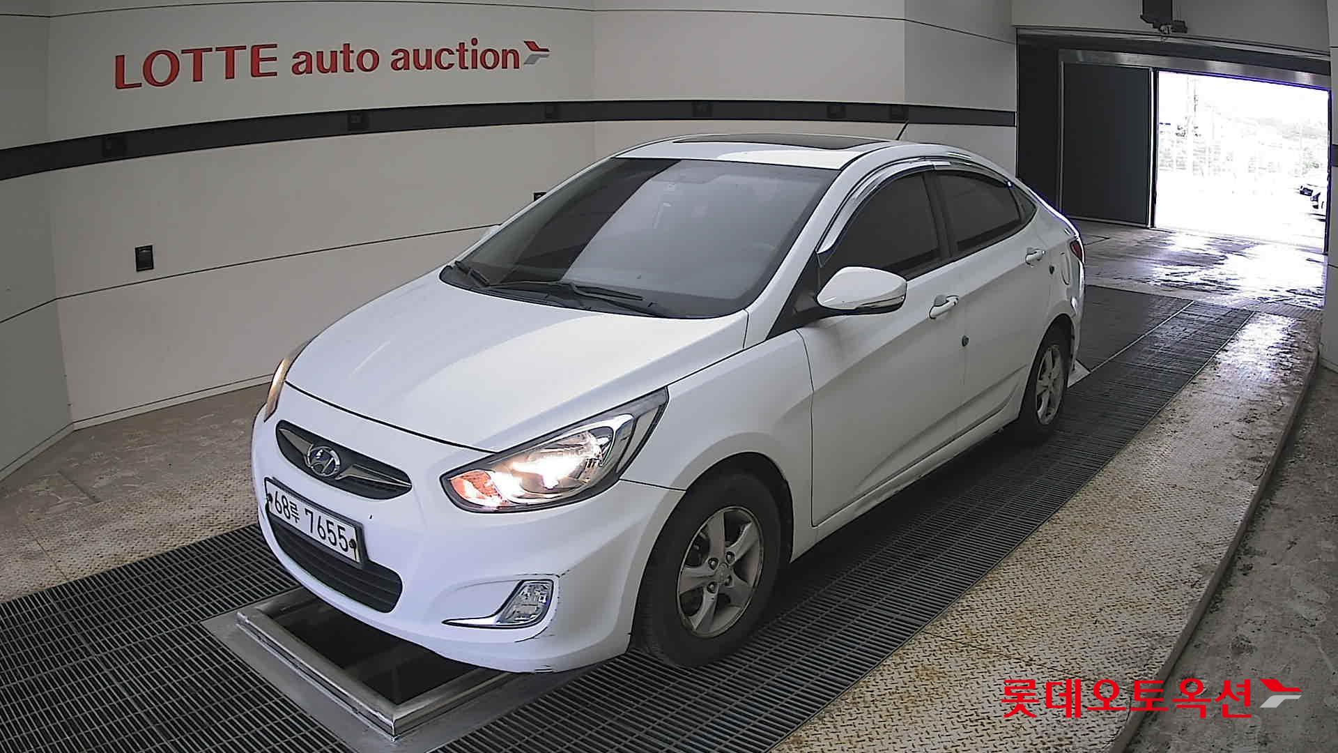 Hyundai Accent 2012 - Image 3