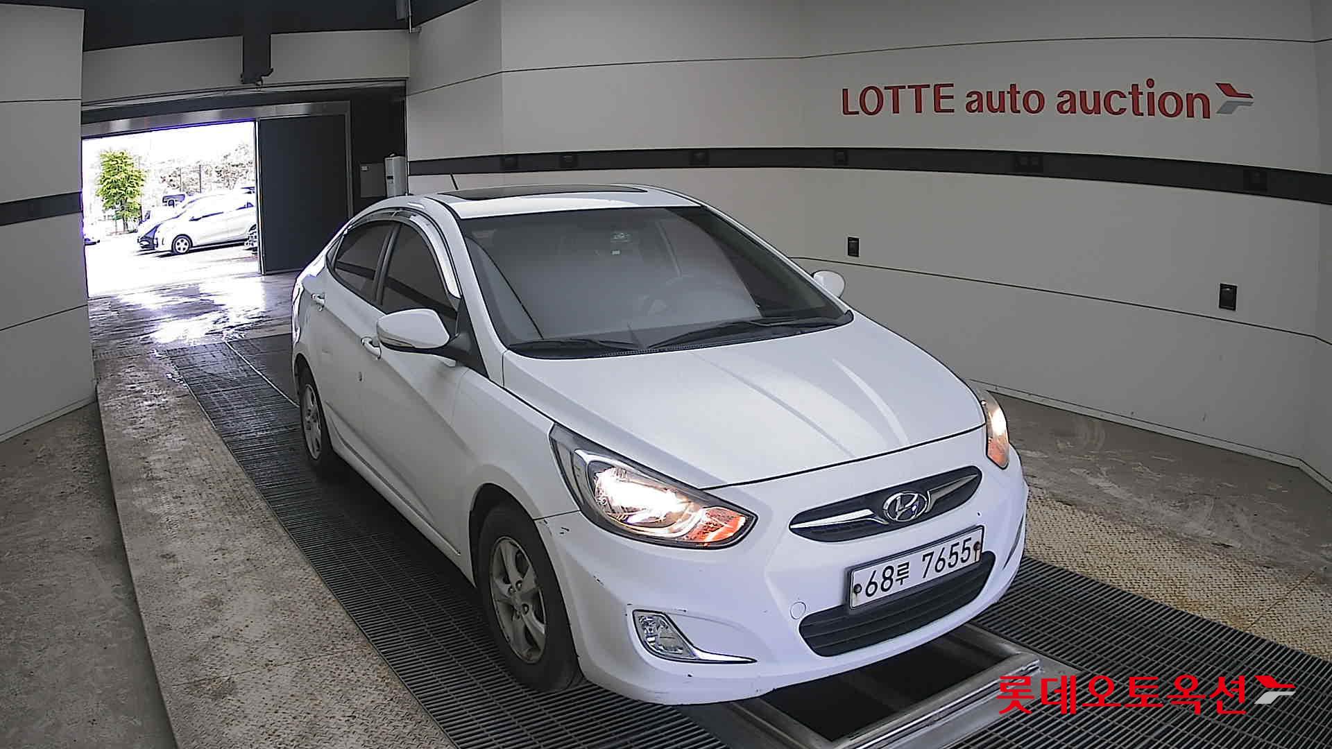 Hyundai Accent 2012 - Image 24
