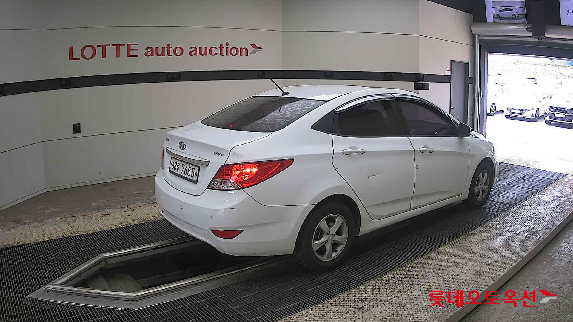 Hyundai Accent 2012 - Image 19