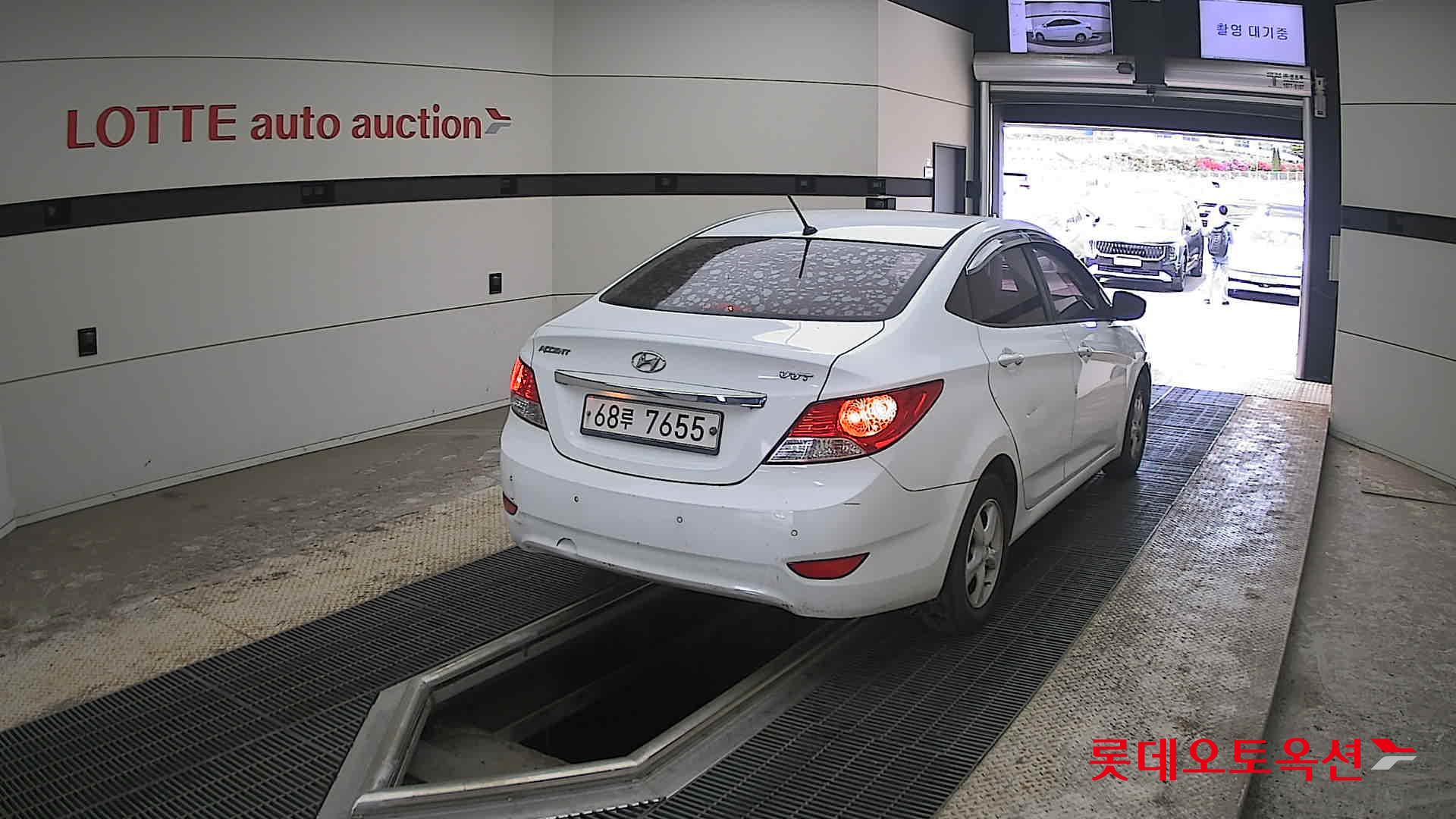 Hyundai Accent 2012 - Image 18