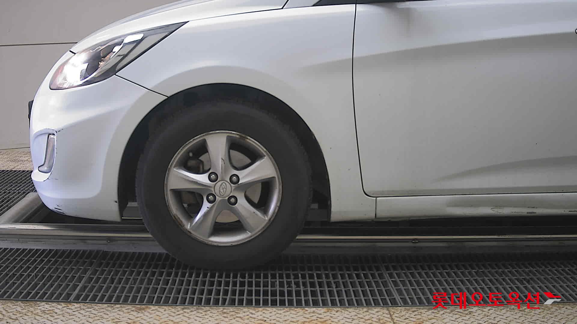 Hyundai Accent 2012 - Image 25