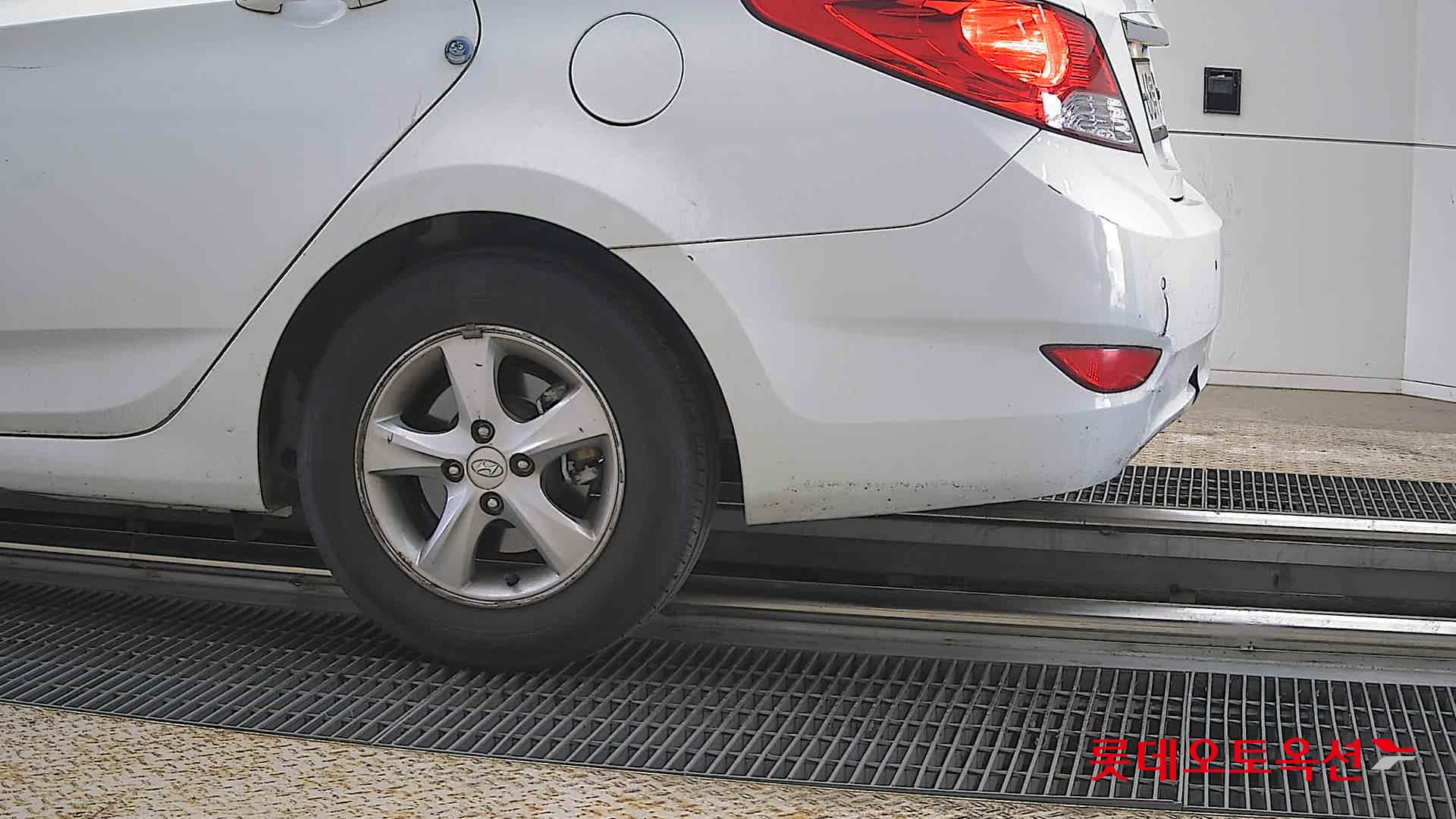 Hyundai Accent 2012 - Image 26