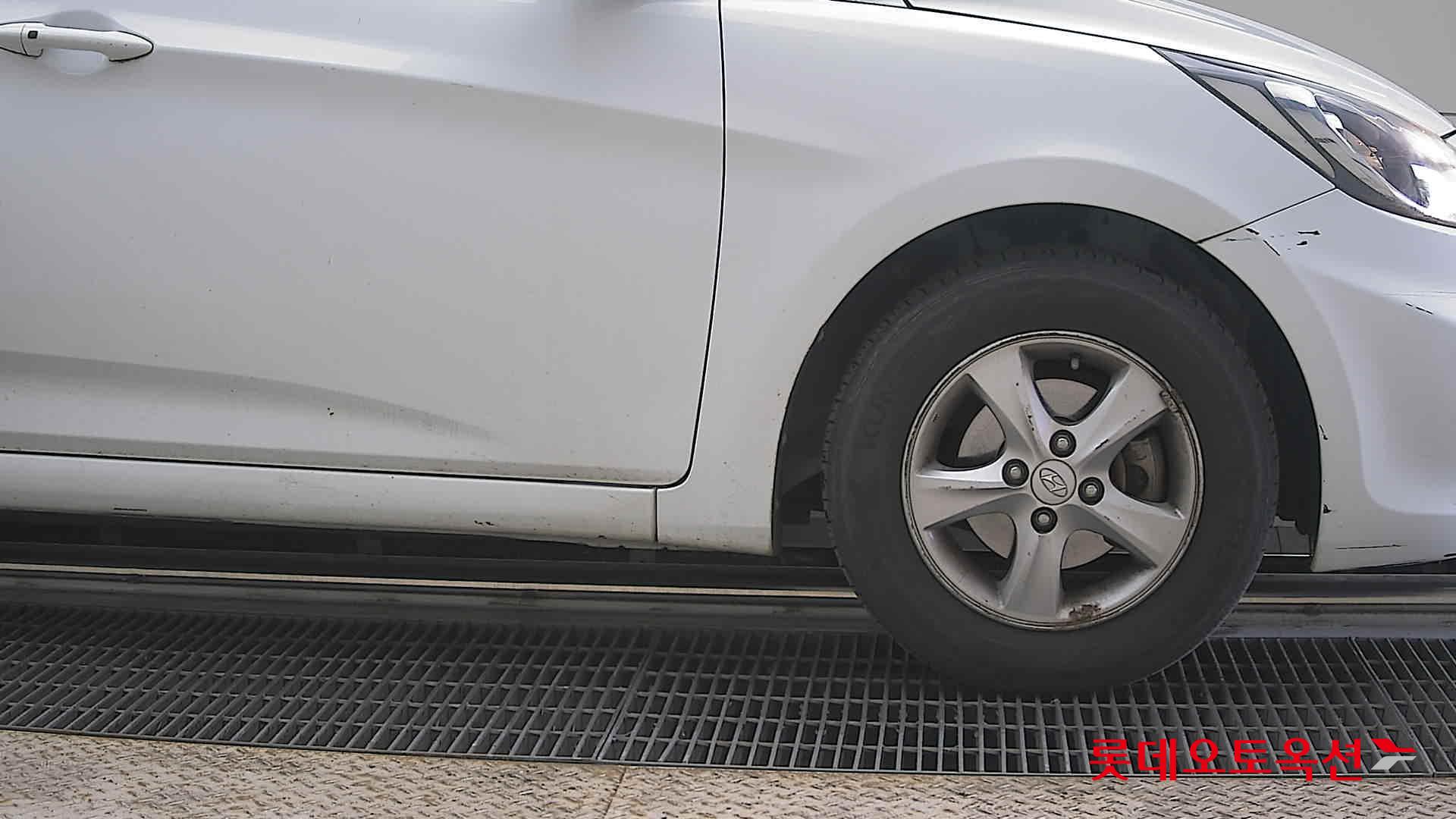 Hyundai Accent 2012 - Image 27