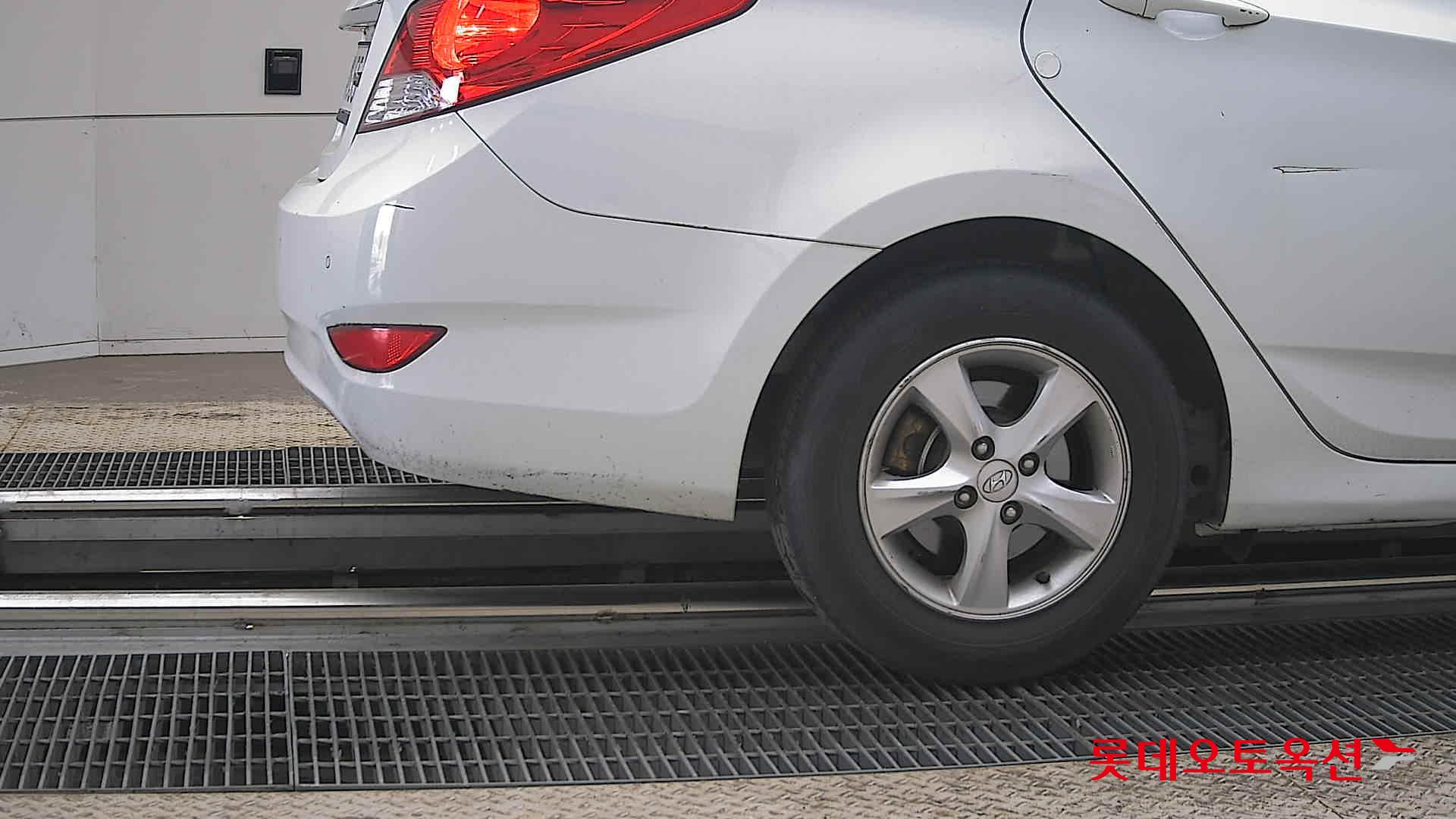 Hyundai Accent 2012 - Image 28