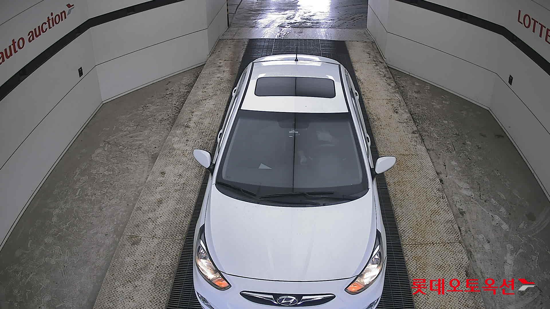 Hyundai Accent 2012 - Image 7