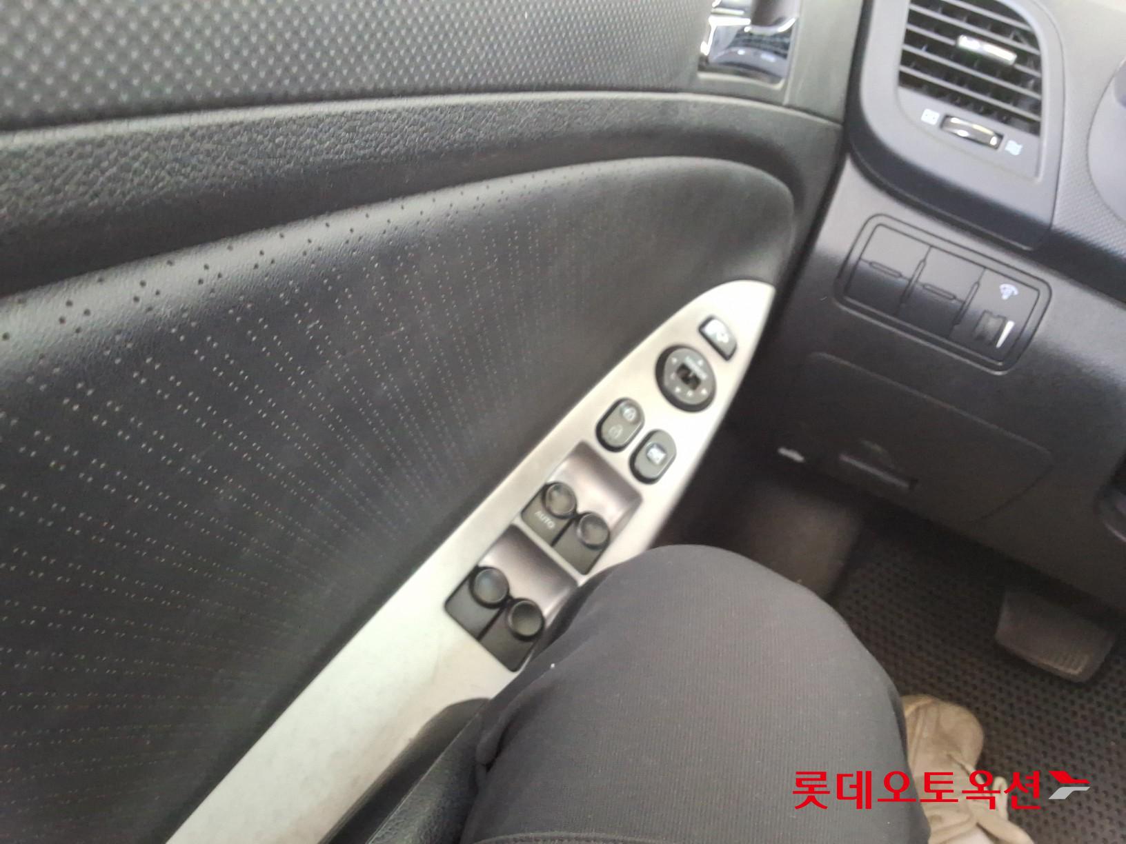 Hyundai Accent 2012 - Image 29