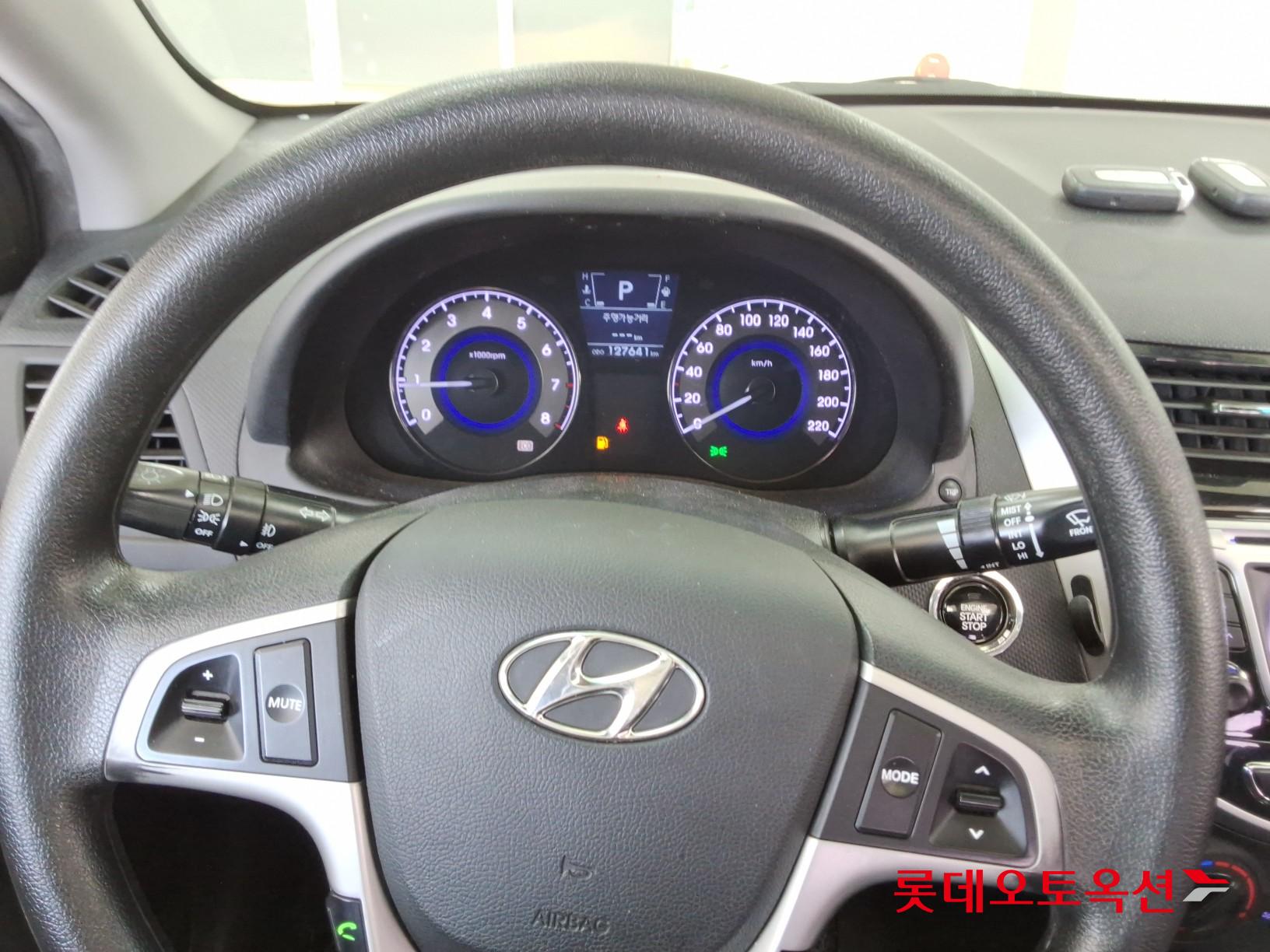 Hyundai Accent 2012 - Image 30